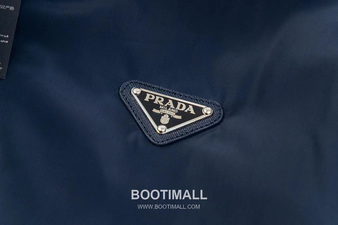 Prada Triangle Logo Nylon Reversible Hooded Jacket 프라다 트라이앵글 로고 나일론 리버서블 후드 자켓 5