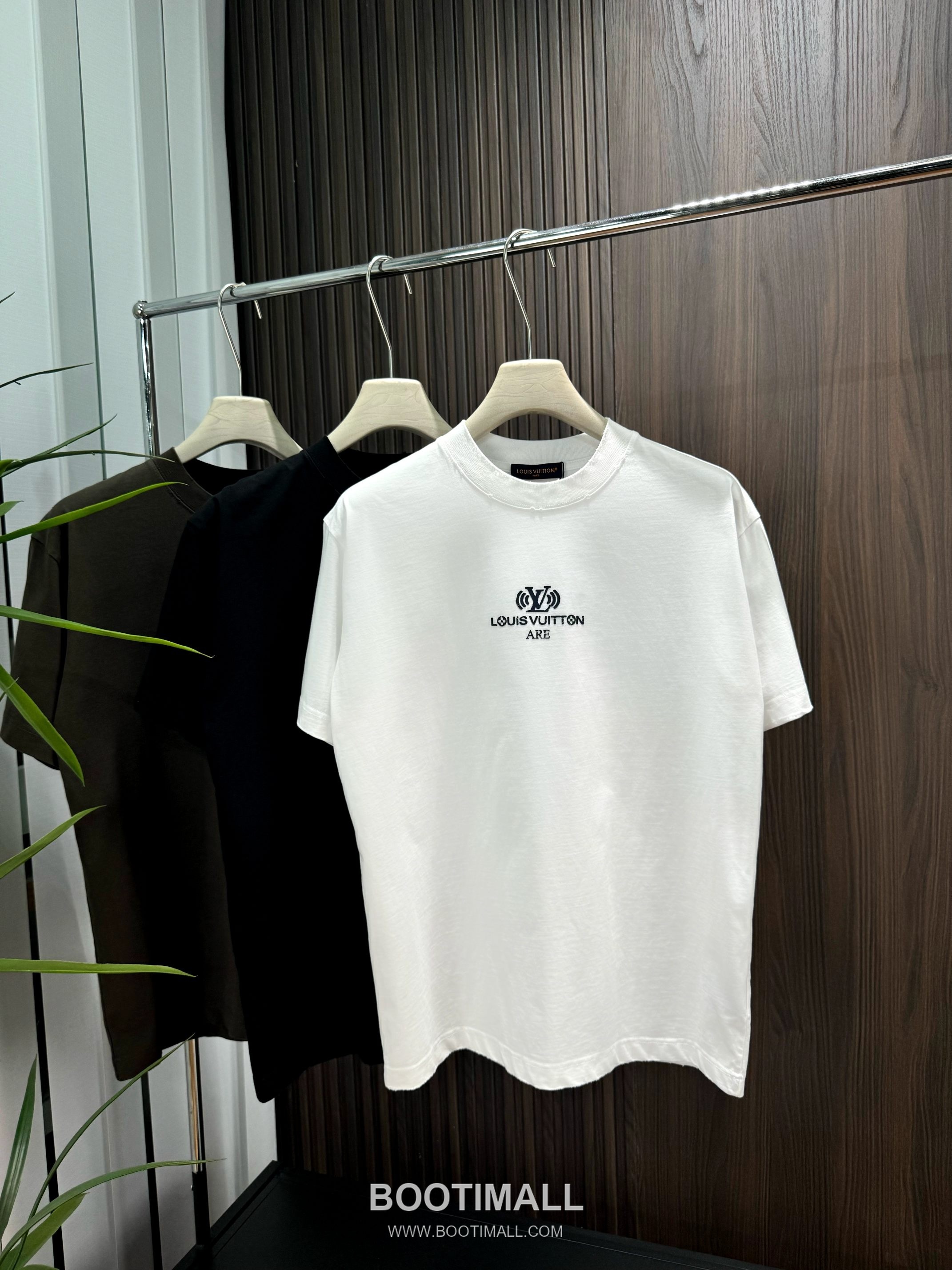 Louis Vuitton 2026 SS Logo 3D Cotton Short Sleeve T-Shirt 루이비통 2026 SS 로고 3D 코튼 반팔 티셔츠 3