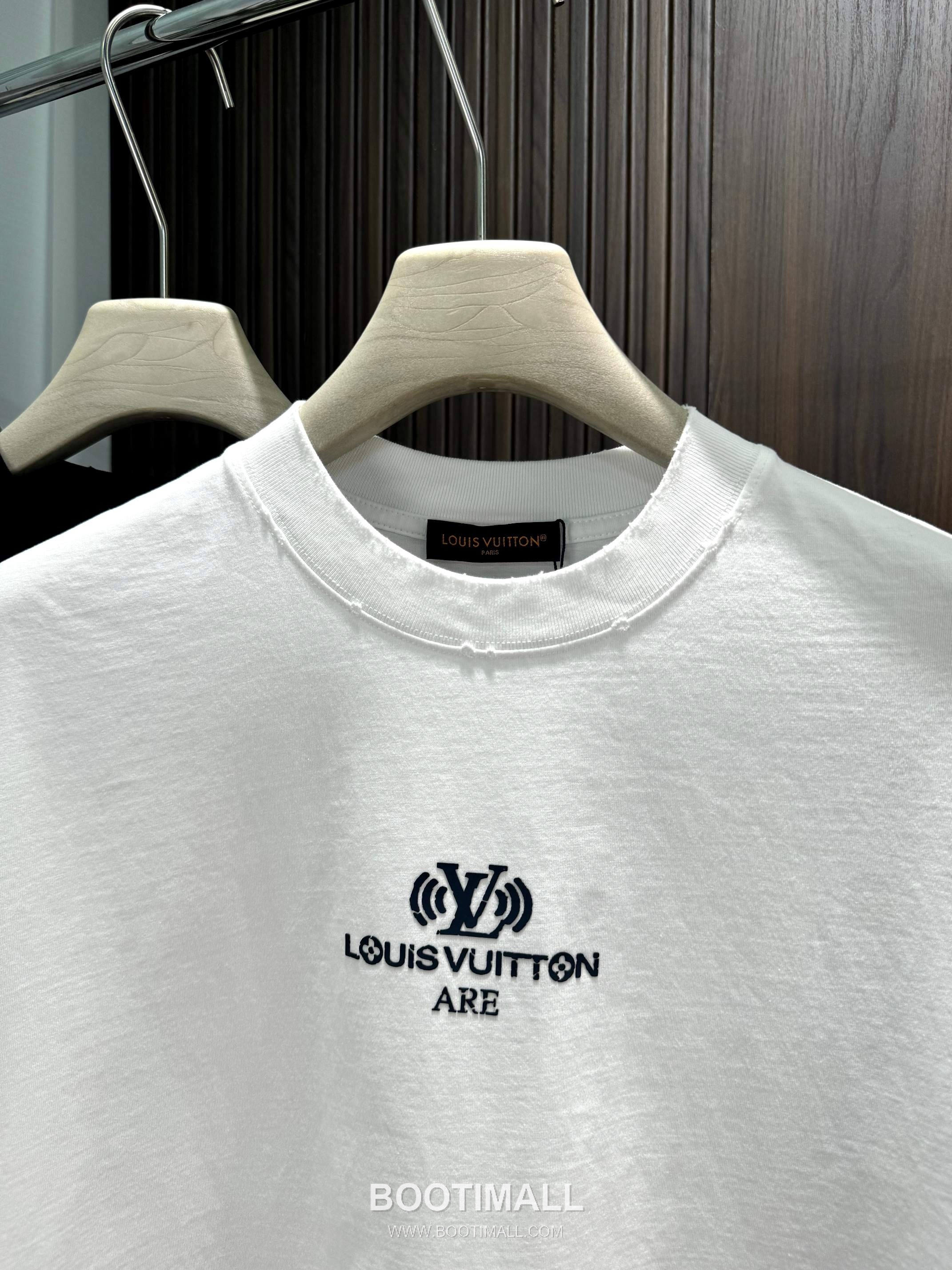 Louis Vuitton 2026 SS Logo 3D Cotton Short Sleeve T-Shirt 루이비통 2026 SS 로고 3D 코튼 반팔 티셔츠 5