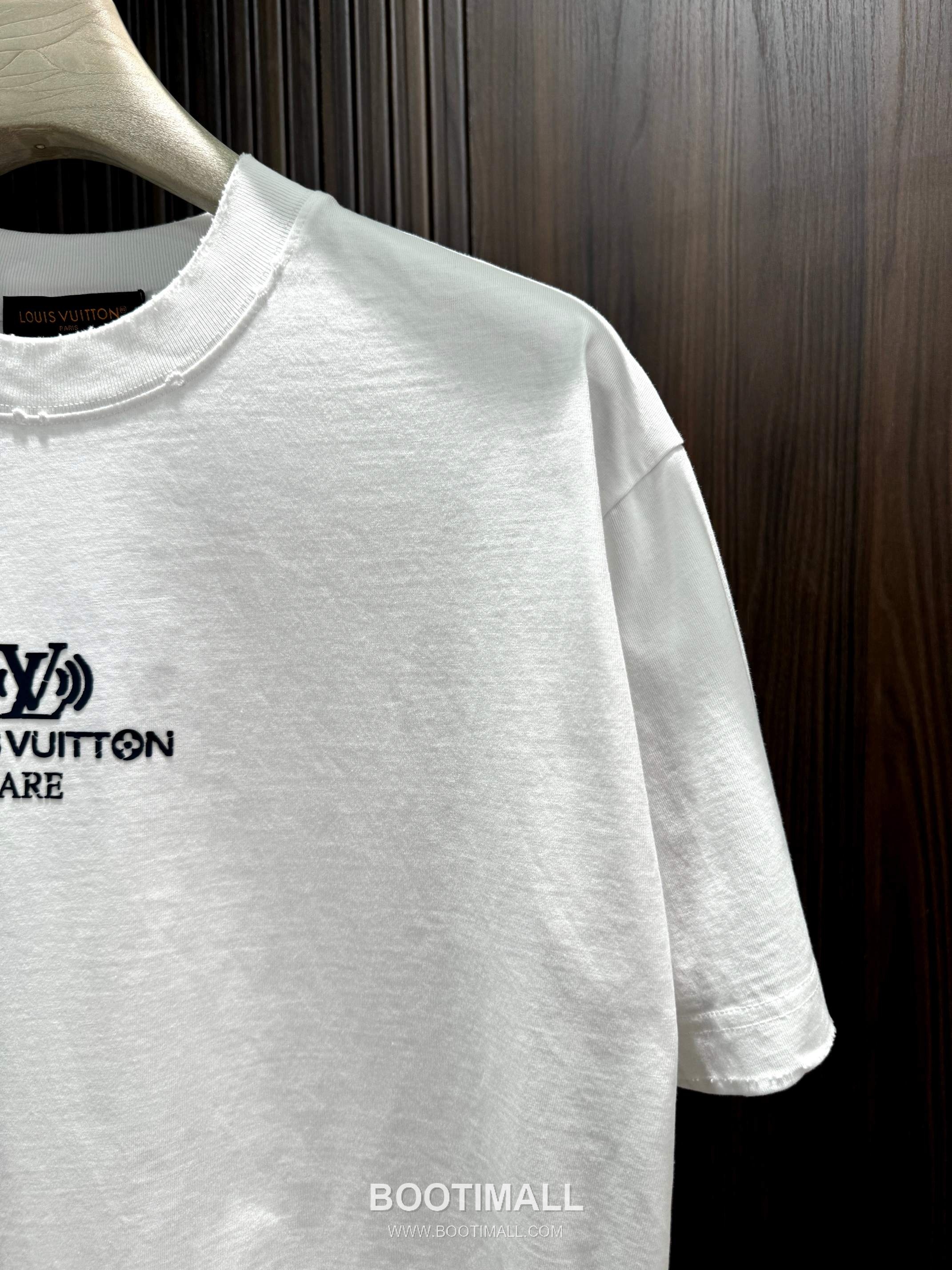 Louis Vuitton 2026 SS Logo 3D Cotton Short Sleeve T-Shirt 루이비통 2026 SS 로고 3D 코튼 반팔 티셔츠 7