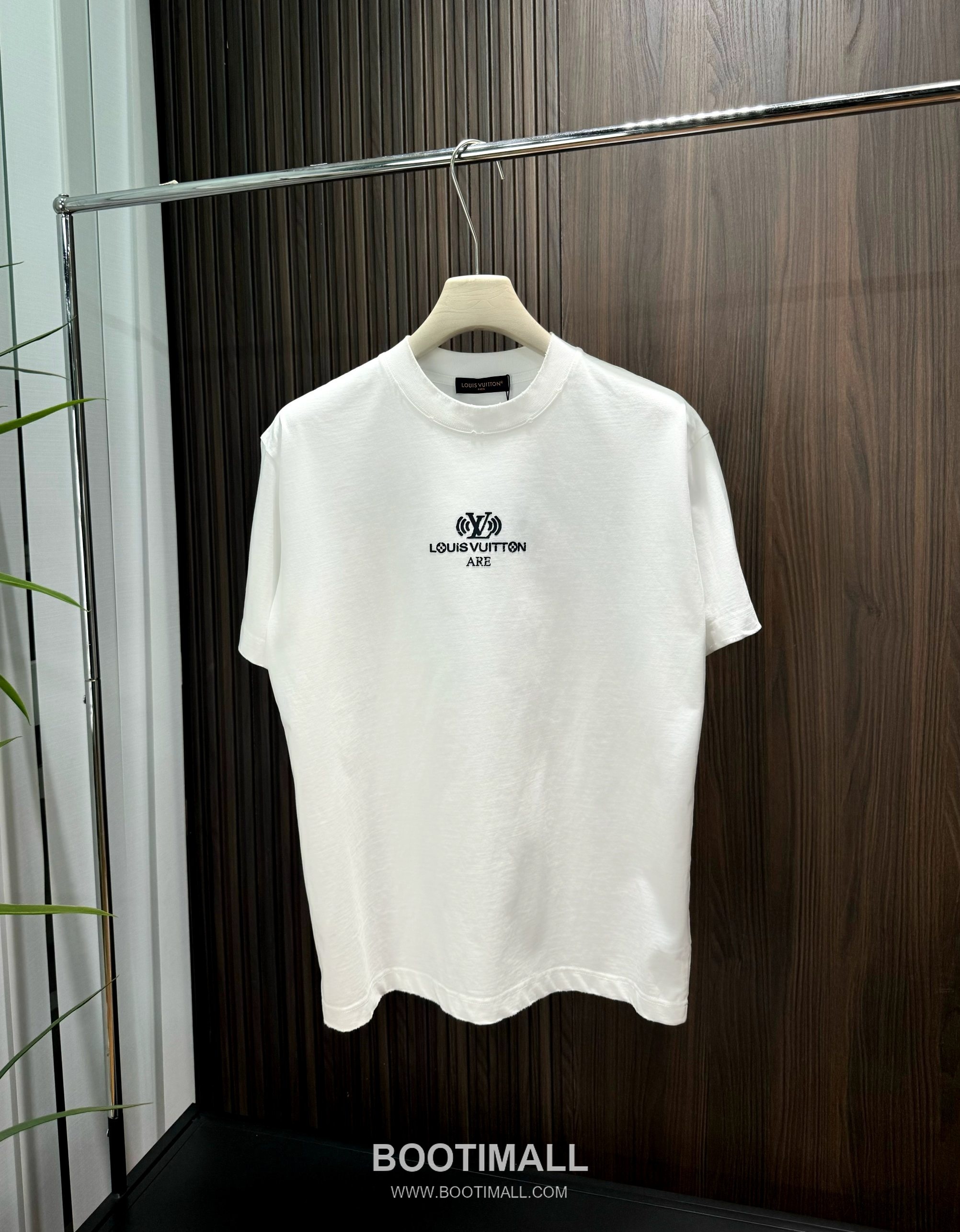 Louis Vuitton 2026 SS Logo 3D Cotton Short Sleeve T-Shirt 루이비통 2026 SS 로고 3D 코튼 반팔 티셔츠 10