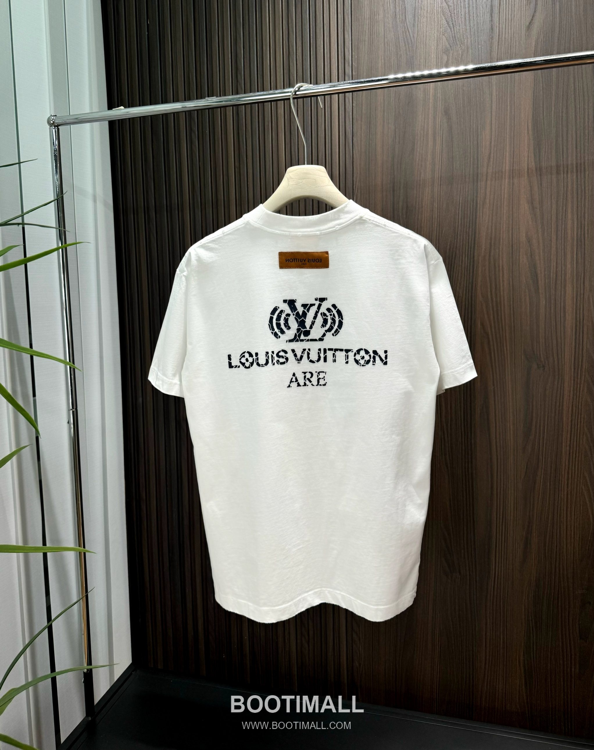 Louis Vuitton 2026 SS Logo 3D Cotton Short Sleeve T-Shirt 루이비통 2026 SS 로고 3D 코튼 반팔 티셔츠 11
