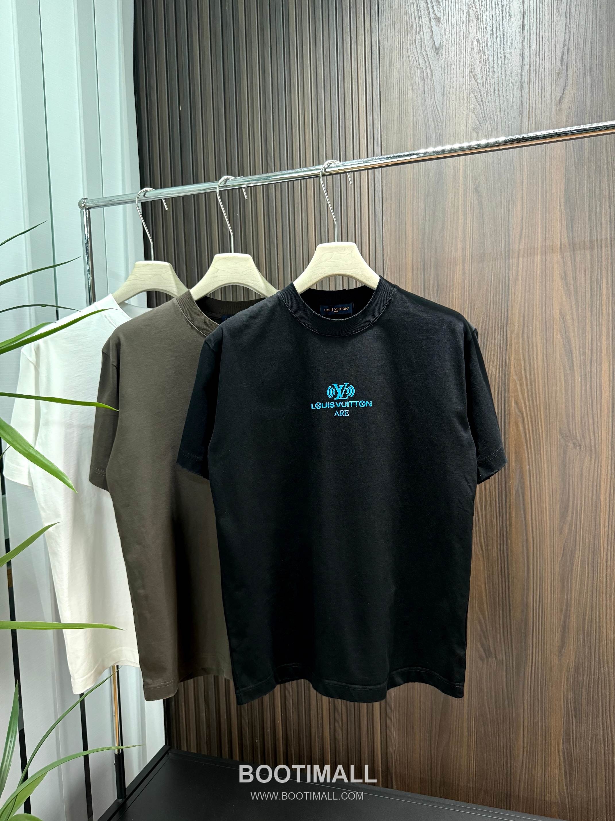 Louis Vuitton 2026 SS Logo 3D Cotton Short Sleeve T-Shirt 루이비통 2026 SS 로고 3D 코튼 반팔 티셔츠 3