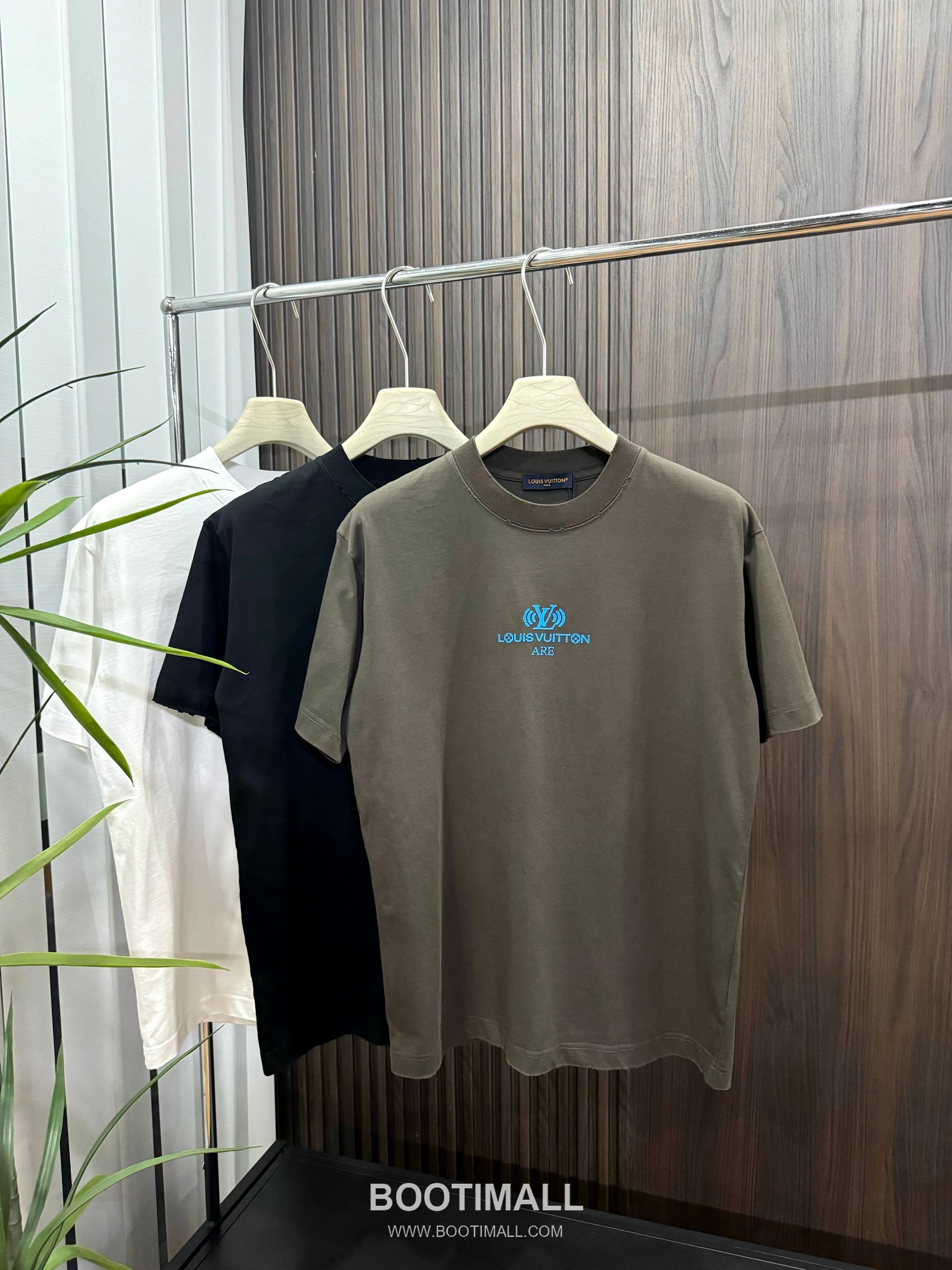 Louis Vuitton 2026 SS Logo 3D Cotton Short Sleeve T-Shirt 루이비통 2026 SS 로고 3D 코튼 반팔 티셔츠 3