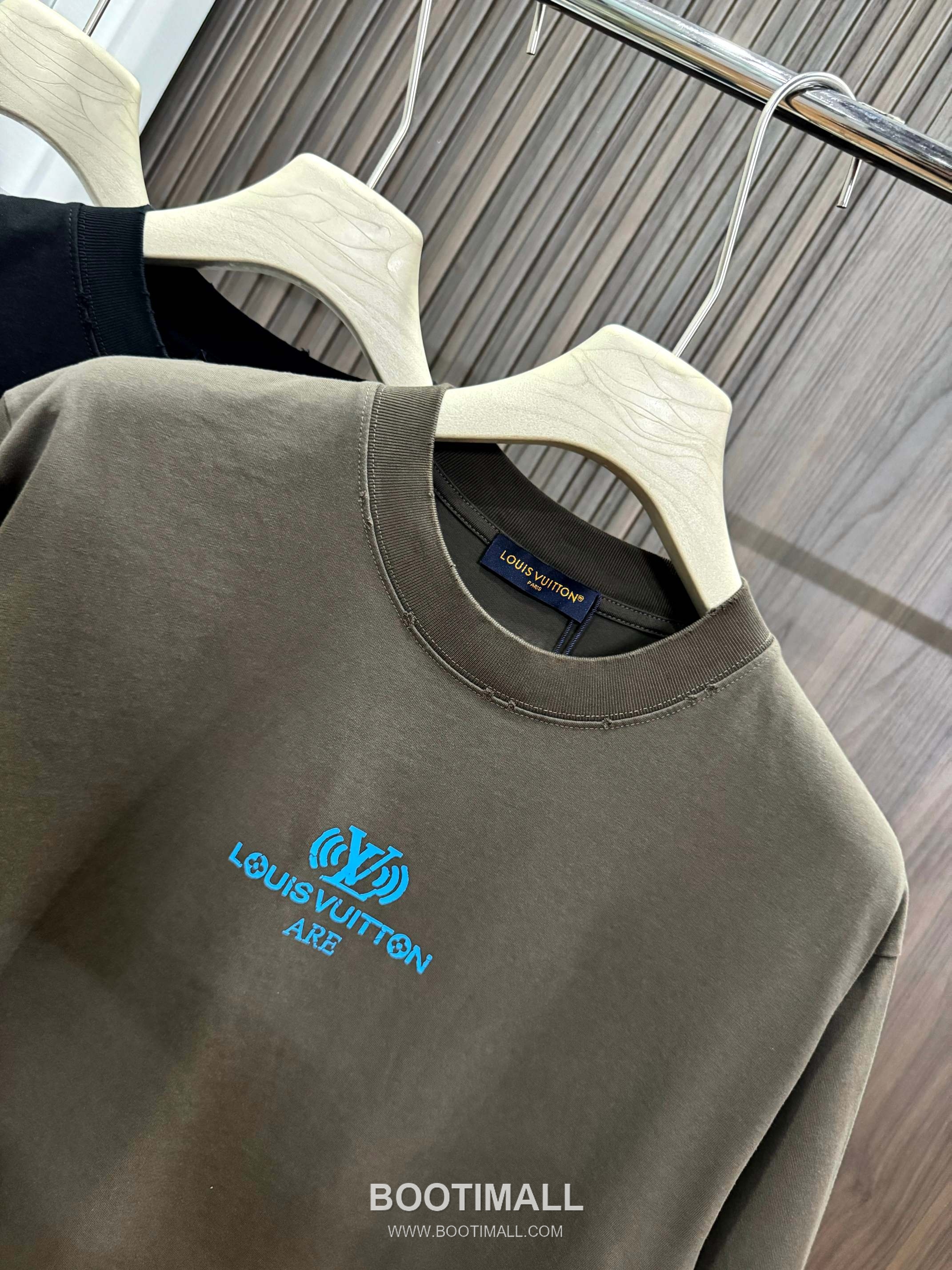 Louis Vuitton 2026 SS Logo 3D Cotton Short Sleeve T-Shirt 루이비통 2026 SS 로고 3D 코튼 반팔 티셔츠 4