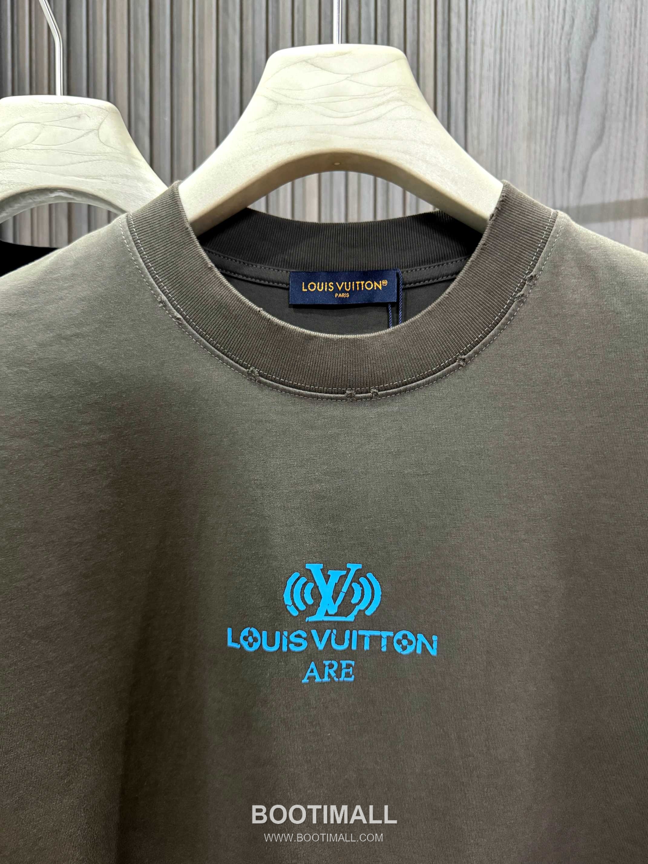 Louis Vuitton 2026 SS Logo 3D Cotton Short Sleeve T-Shirt 루이비통 2026 SS 로고 3D 코튼 반팔 티셔츠 6