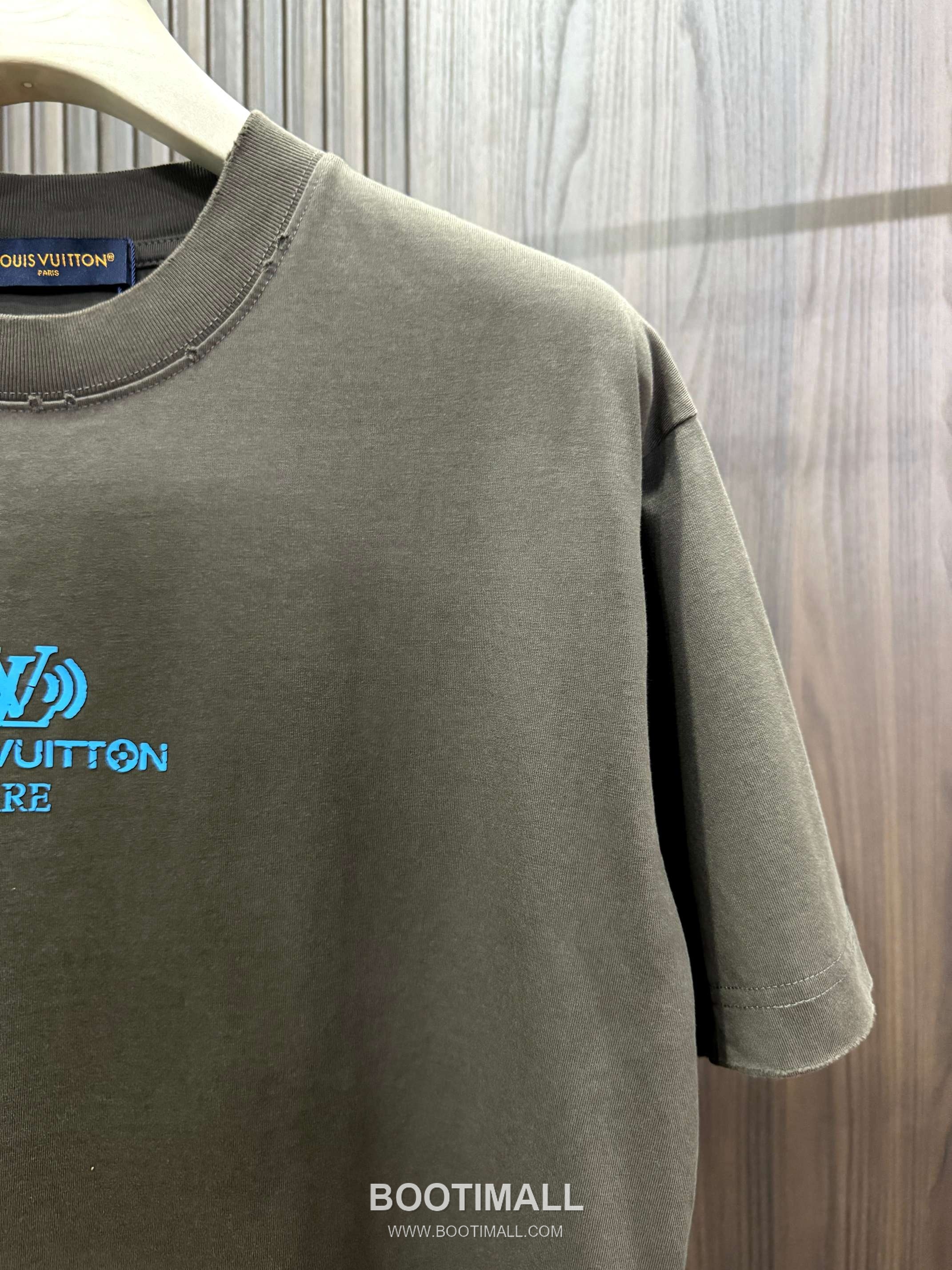 Louis Vuitton 2026 SS Logo 3D Cotton Short Sleeve T-Shirt 루이비통 2026 SS 로고 3D 코튼 반팔 티셔츠 7