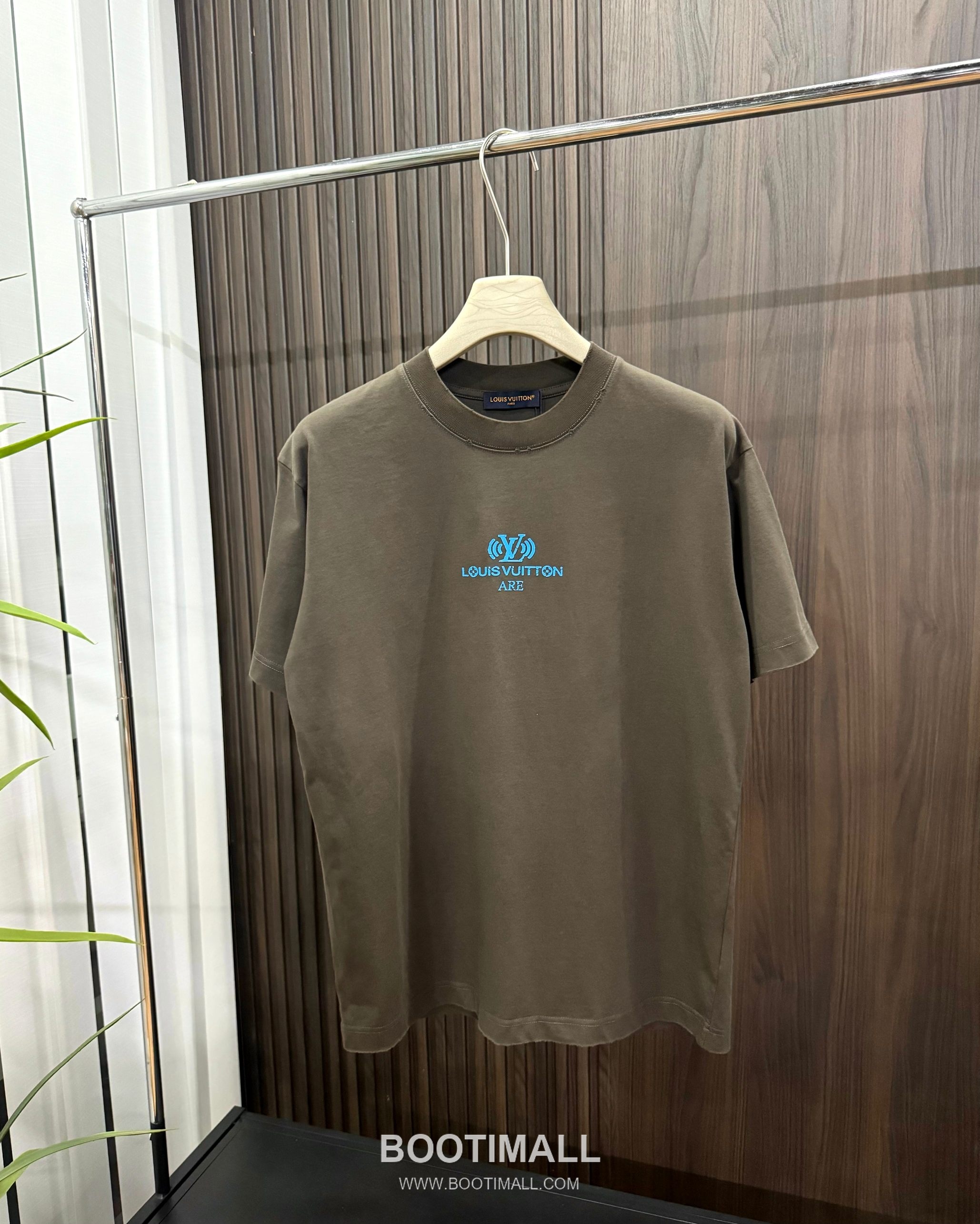 Louis Vuitton 2026 SS Logo 3D Cotton Short Sleeve T-Shirt 루이비통 2026 SS 로고 3D 코튼 반팔 티셔츠 10