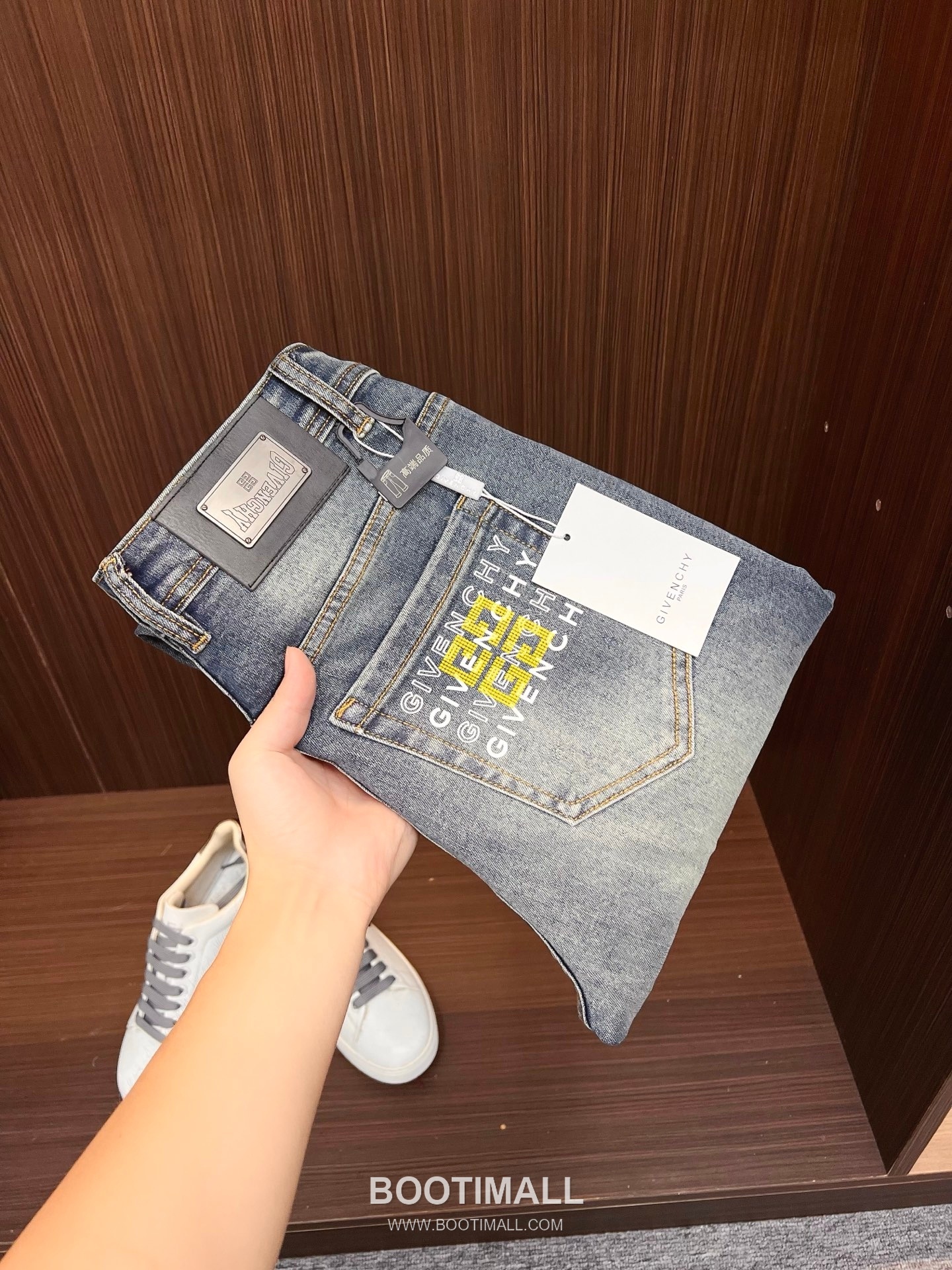 Givenchy Selvedge Denim Straight Jeans Indigo 지방시 셀비지 데님 스트레이트 진 인디고 1