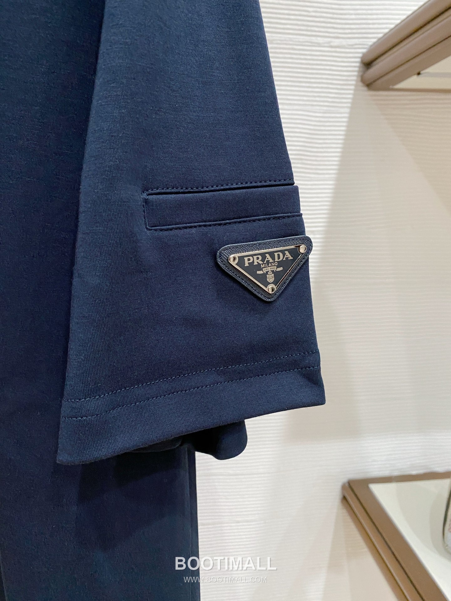 Prada Logo Cotton T-Shirt Black White 프라다 로고 코튼 티셔츠 블랙 화이트 5