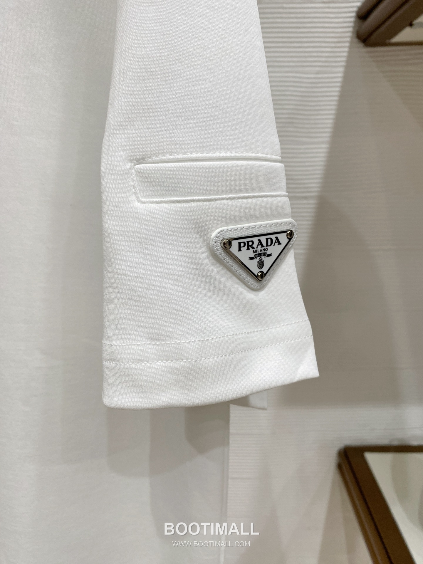 Prada Logo Cotton T-Shirt Black White 프라다 로고 코튼 티셔츠 블랙 화이트 5