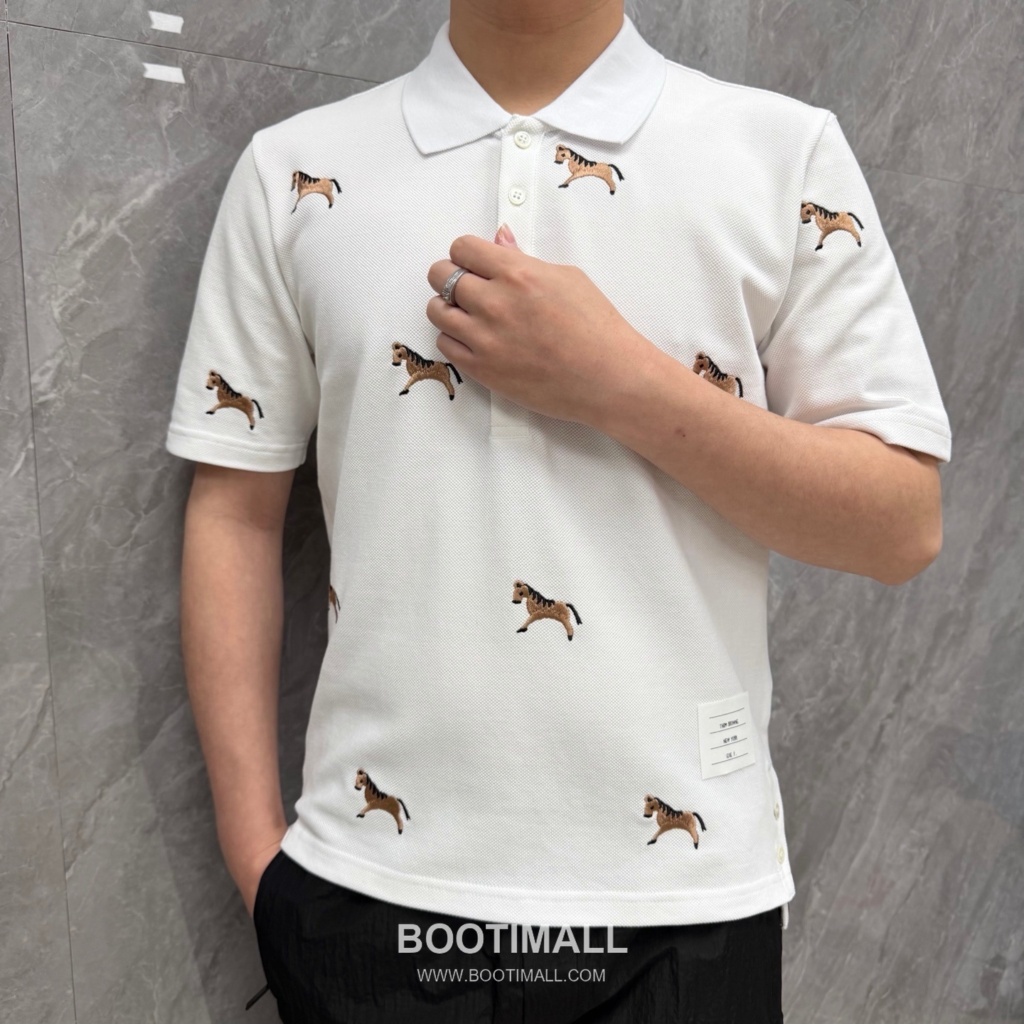 Thom Browne Horse Embroidery Polo Shirt - Year of the Horse Limited Edition Cotton Navy Blue, Gray, White Polo Shirt 말 자수 폴로 셔츠 - 말의 해 한정판 코튼 네이비 블루, 그레이, 화이트 폴로 셔츠 1, 2, 3, 4, 5 4