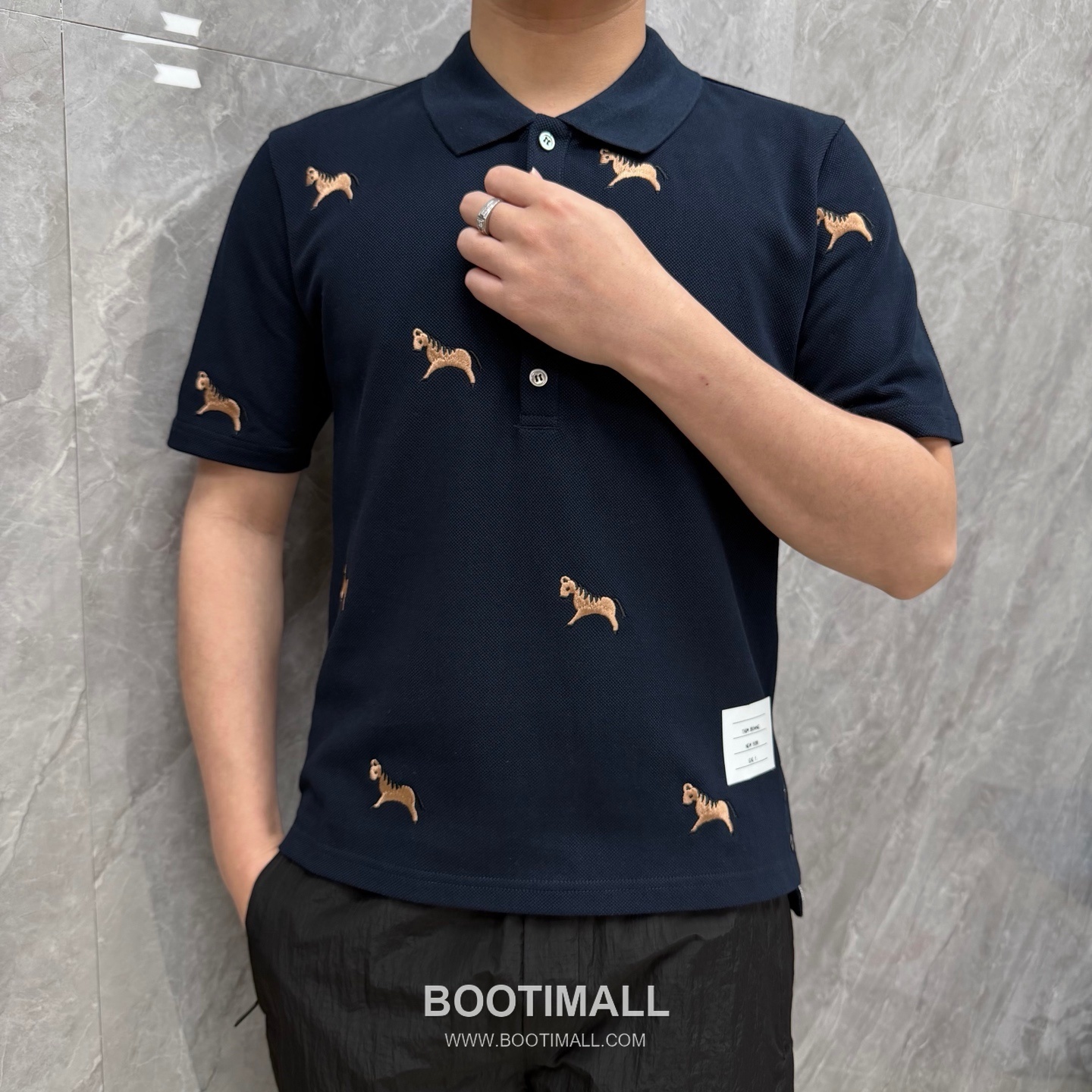 Thom Browne Horse Embroidery Polo Shirt - Year of the Horse Limited Edition Cotton Navy Blue, Gray, White Polo Shirt 말 자수 폴로 셔츠 - 말의 해 한정판 코튼 네이비 블루, 그레이, 화이트 폴로 셔츠 5