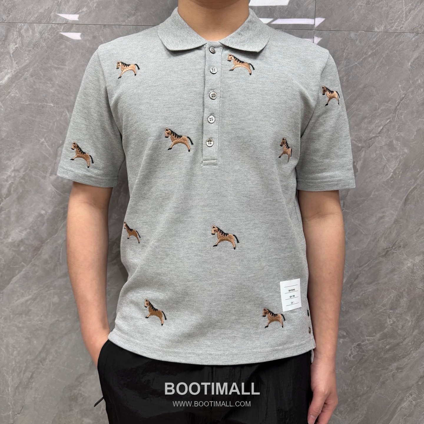 Thom Browne Horse Embroidery Polo Shirt - Year of the Horse Limited Edition Cotton Navy Blue, Gray, White Polo Shirt 말 자수 폴로 셔츠 - 말의 해 한정판 코튼 네이비 블루, 그레이, 화이트 폴로 셔츠 1