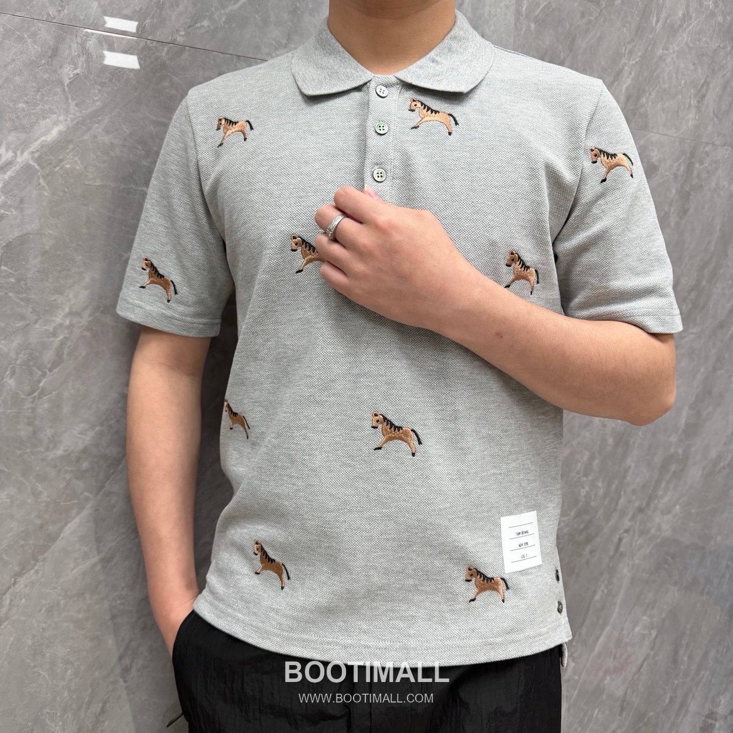 Thom Browne Horse Embroidery Polo Shirt - Year of the Horse Limited Edition Cotton Navy Blue, Gray, White Polo Shirt 말 자수 폴로 셔츠 - 말의 해 한정판 코튼 네이비 블루, 그레이, 화이트 폴로 셔츠 2