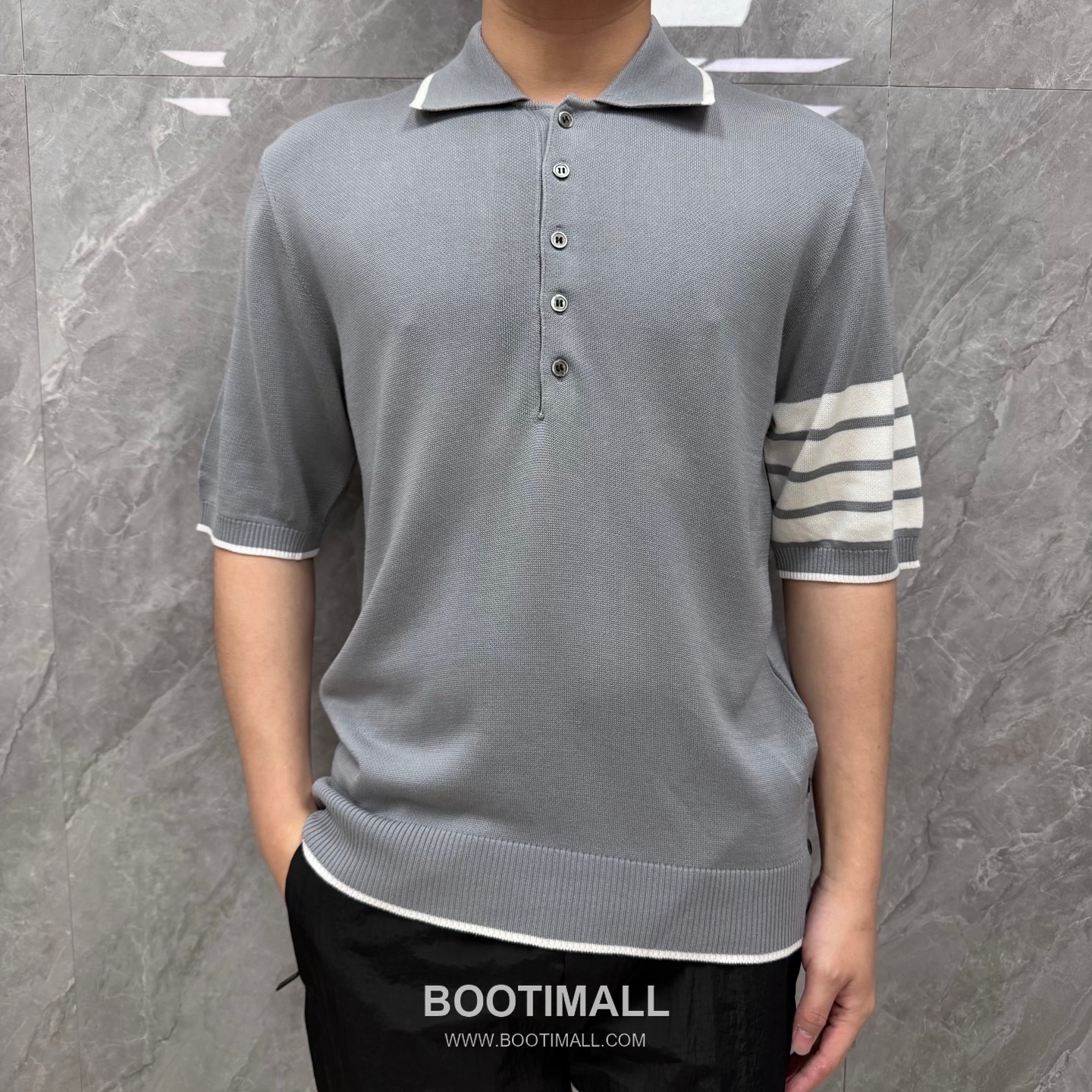 Thom Browne Four-Stripe Silk Short Sleeve Polo Shirt Mulberry Silk, Cotton Blend Gray, Navy, Blue, Mint Green Polo Shirt 4- 바 실크 반팔 폴로 셔츠 상급 실크, 코튼 혼방 그레이, 네이비, 블루, 민트 그린 폴로 셔츠 1, 2, 3, 4 4