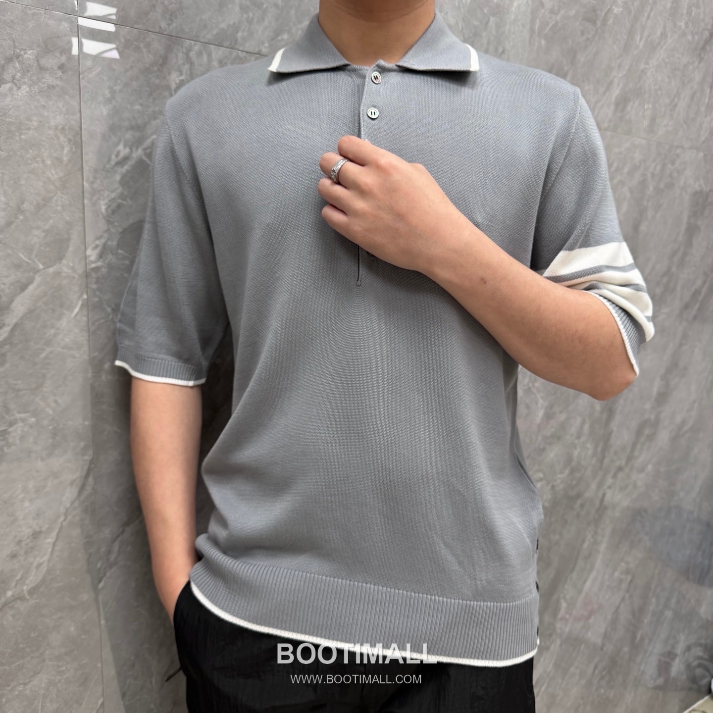 Thom Browne Four-Stripe Silk Short Sleeve Polo Shirt Mulberry Silk, Cotton Blend Gray, Navy, Blue, Mint Green Polo Shirt 4- 바 실크 반팔 폴로 셔츠 상급 실크, 코튼 혼방 그레이, 네이비, 블루, 민트 그린 폴로 셔츠 1, 2, 3, 4 5