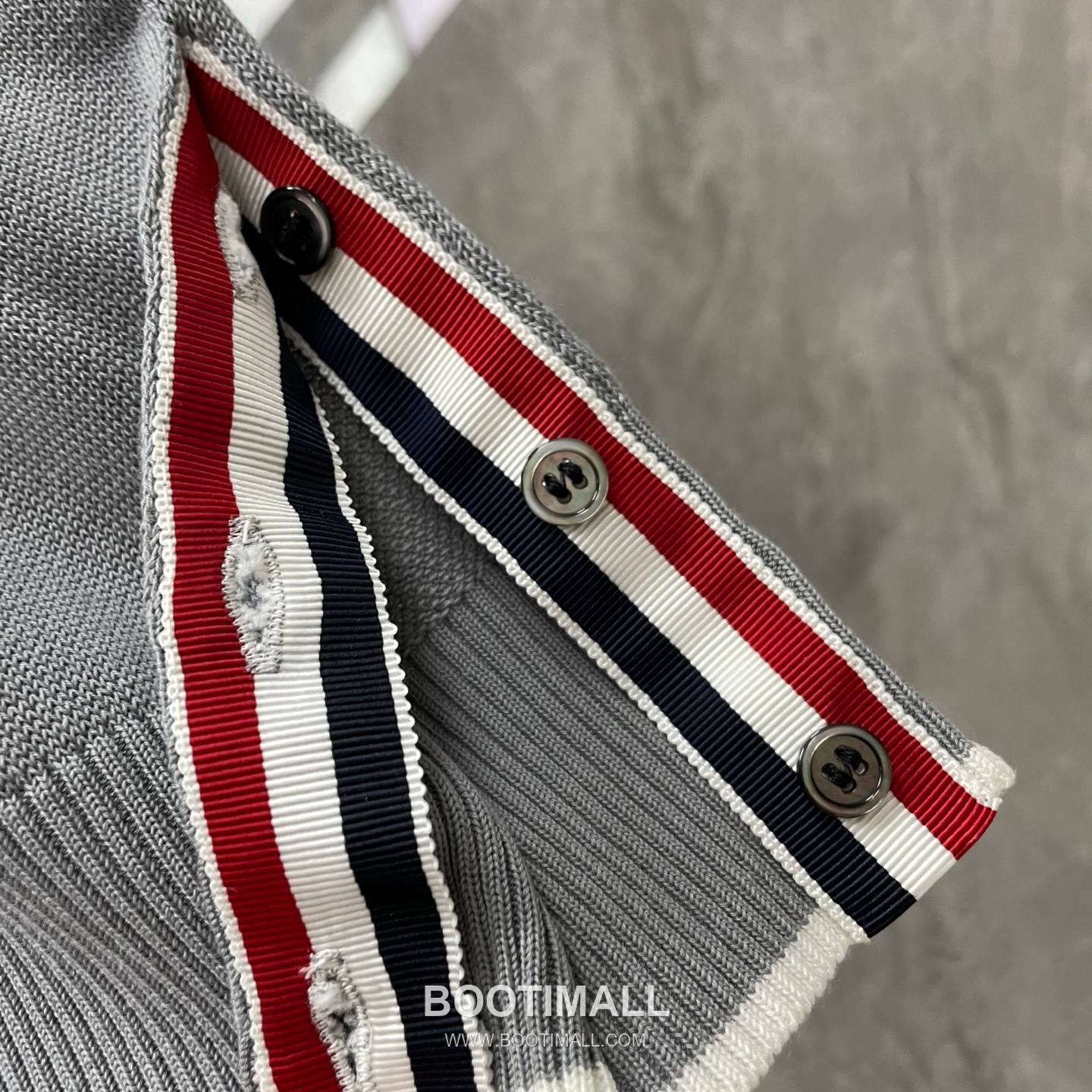 Thom Browne Four-Stripe Silk Short Sleeve Polo Shirt Mulberry Silk, Cotton Blend Gray, Navy, Blue, Mint Green Polo Shirt 4- 바 실크 반팔 폴로 셔츠 상급 실크, 코튼 혼방 그레이, 네이비, 블루, 민트 그린 폴로 셔츠 1, 2, 3, 4 13