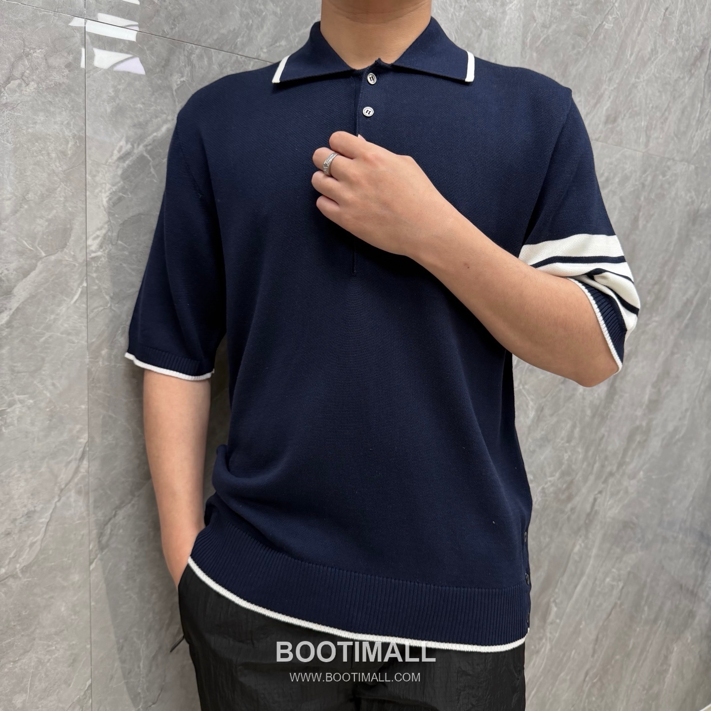 Thom Browne Four-Stripe Silk Short Sleeve Polo Shirt Mulberry Silk, Cotton Blend Gray, Navy, Blue, Mint Green Polo Shirt 4- 바 실크 반팔 폴로 셔츠 상급 실크, 코튼 혼방 그레이, 네이비, 블루, 민트 그린 폴로 셔츠 5