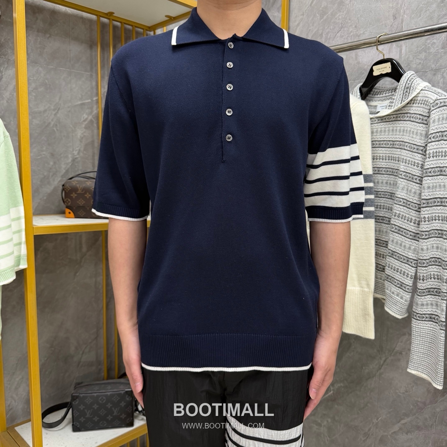 Thom Browne Four-Stripe Silk Short Sleeve Polo Shirt Mulberry Silk, Cotton Blend Gray, Navy, Blue, Mint Green Polo Shirt 4- 바 실크 반팔 폴로 셔츠 상급 실크, 코튼 혼방 그레이, 네이비, 블루, 민트 그린 폴로 셔츠 6