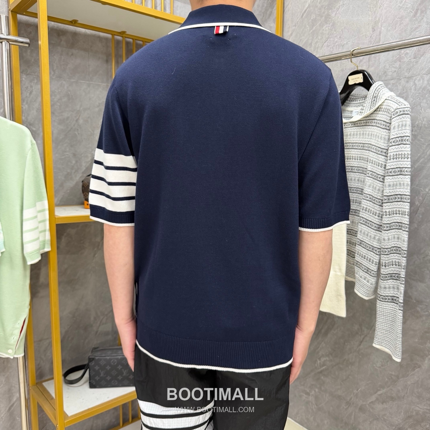 Thom Browne Four-Stripe Silk Short Sleeve Polo Shirt Mulberry Silk, Cotton Blend Gray, Navy, Blue, Mint Green Polo Shirt 4- 바 실크 반팔 폴로 셔츠 상급 실크, 코튼 혼방 그레이, 네이비, 블루, 민트 그린 폴로 셔츠 7