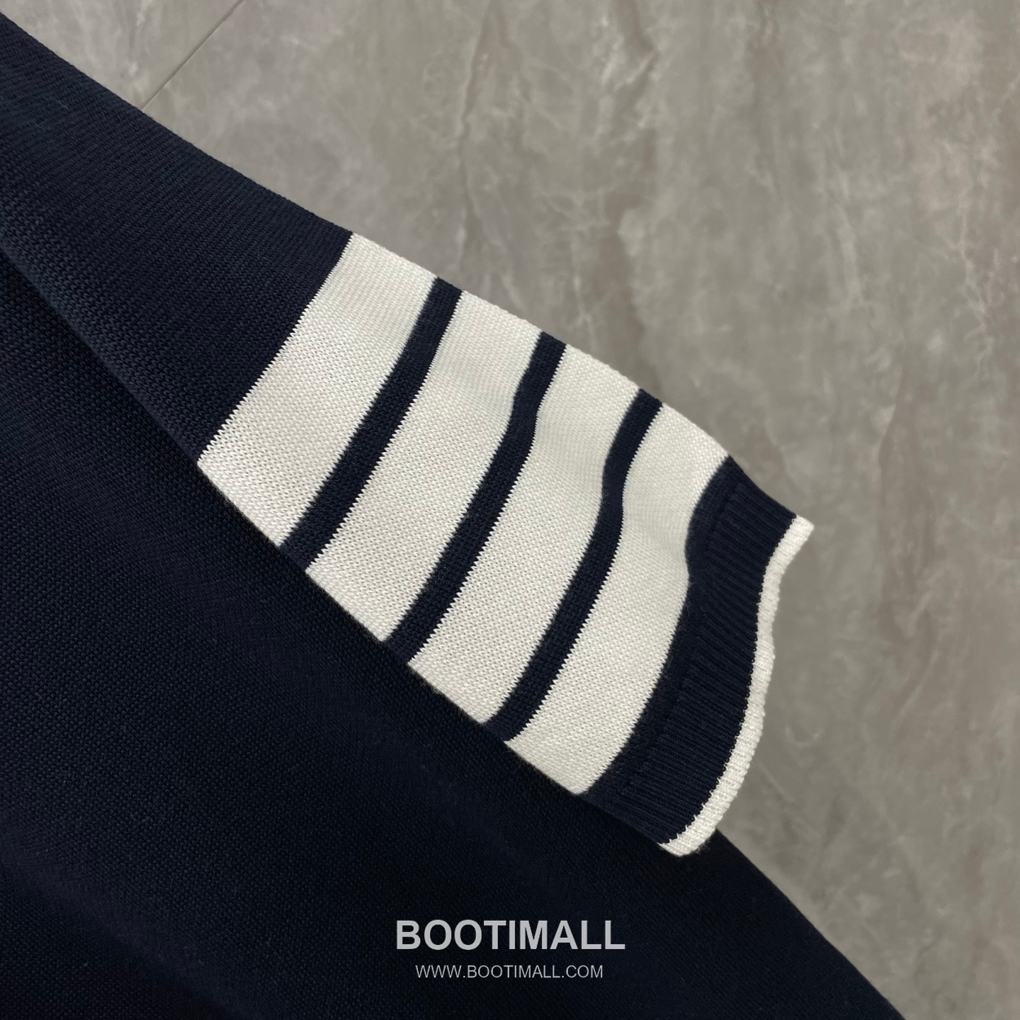 Thom Browne Four-Stripe Silk Short Sleeve Polo Shirt Mulberry Silk, Cotton Blend Gray, Navy, Blue, Mint Green Polo Shirt 4- 바 실크 반팔 폴로 셔츠 상급 실크, 코튼 혼방 그레이, 네이비, 블루, 민트 그린 폴로 셔츠 11