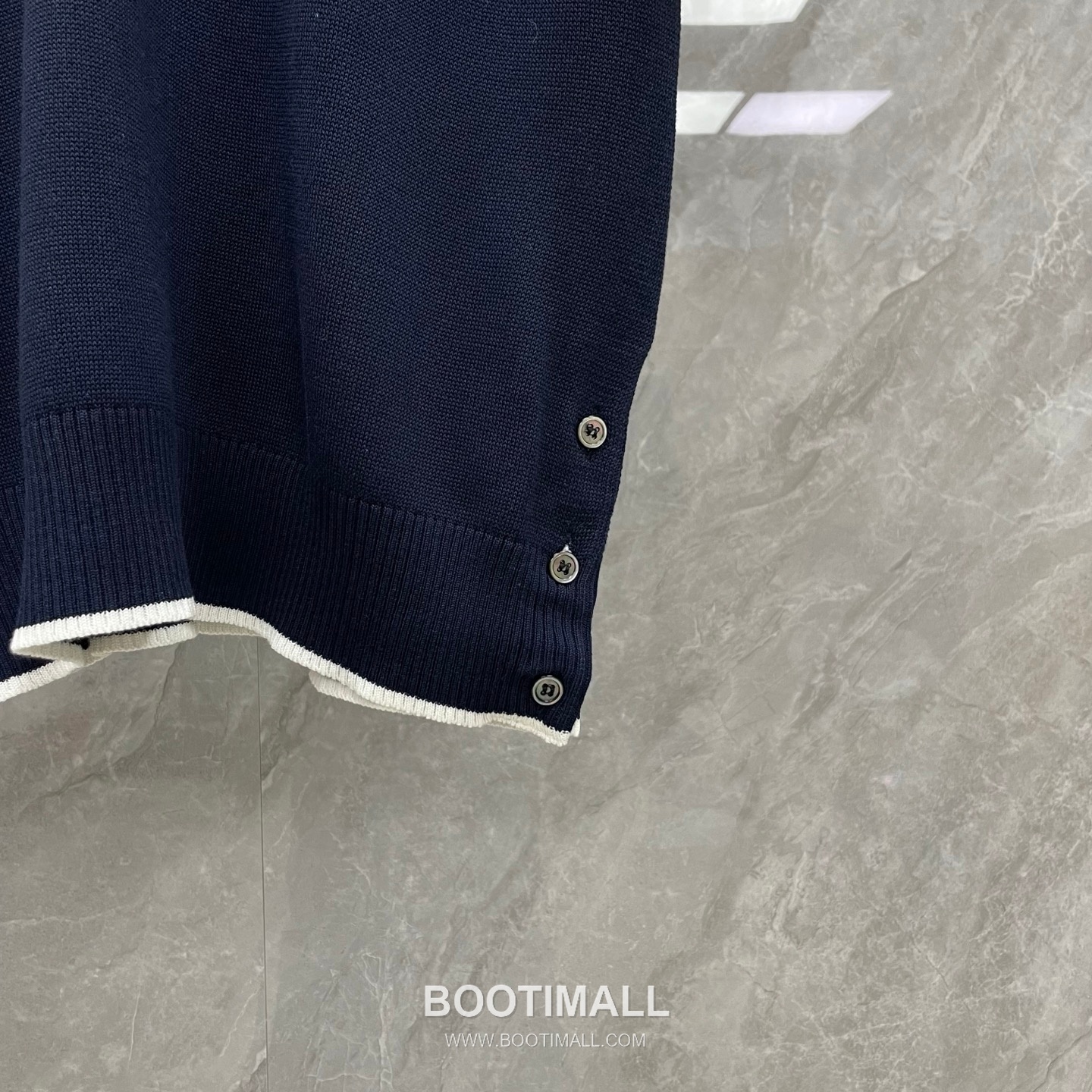 Thom Browne Four-Stripe Silk Short Sleeve Polo Shirt Mulberry Silk, Cotton Blend Gray, Navy, Blue, Mint Green Polo Shirt 4- 바 실크 반팔 폴로 셔츠 상급 실크, 코튼 혼방 그레이, 네이비, 블루, 민트 그린 폴로 셔츠 12