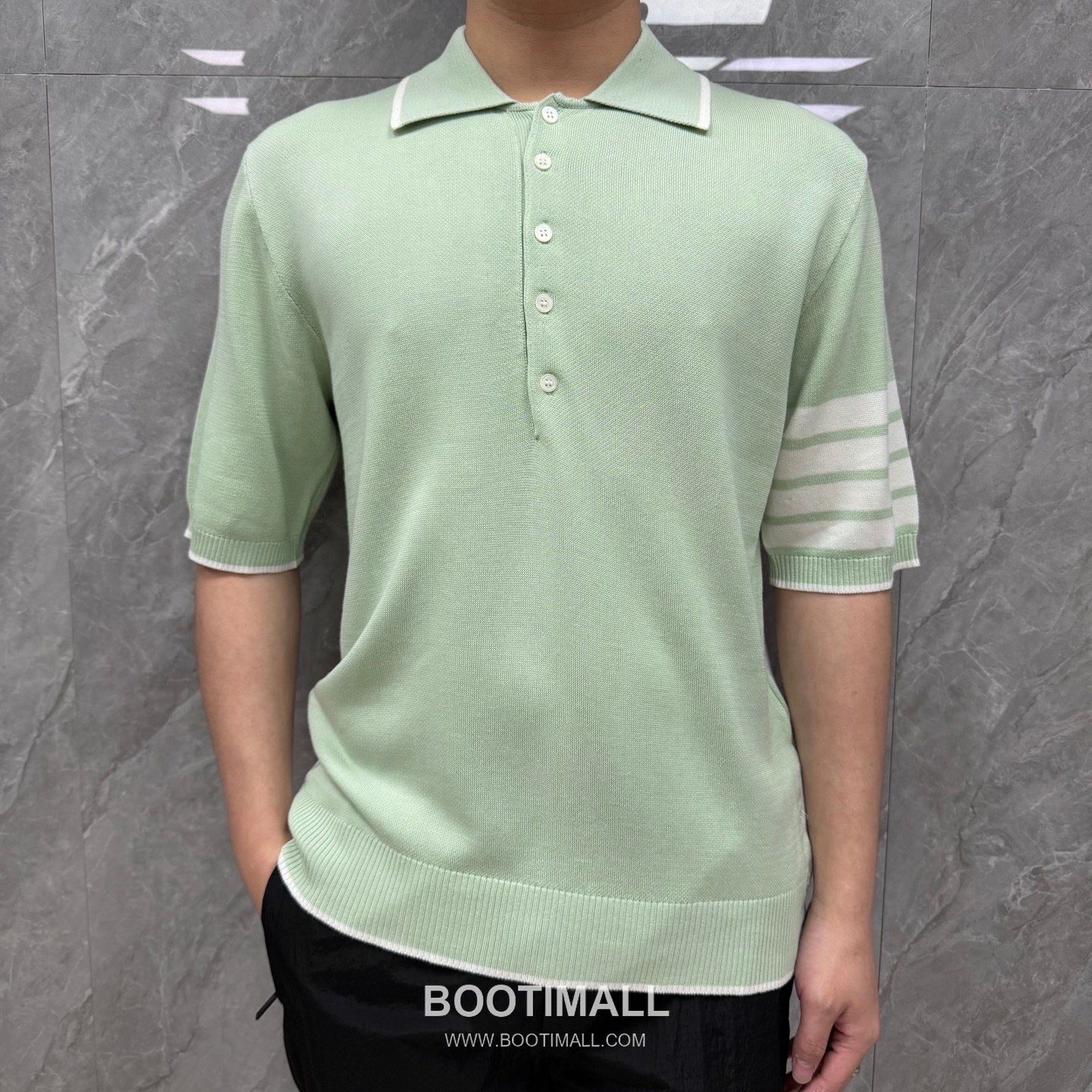 Thom Browne Four-Stripe Silk Short Sleeve Polo Shirt Mulberry Silk, Cotton Blend Gray, Navy, Blue, Mint Green Polo Shirt 4- 바 실크 반팔 폴로 셔츠 상급 실크, 코튼 혼방 그레이, 네이비, 블루, 민트 그린 폴로 셔츠 4