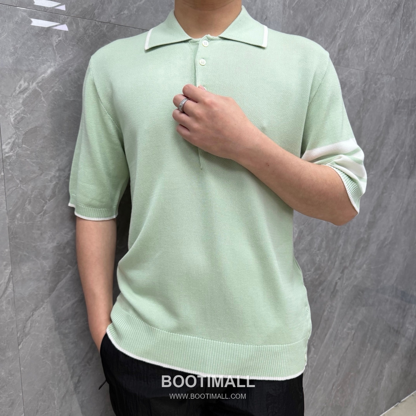 Thom Browne Four-Stripe Silk Short Sleeve Polo Shirt Mulberry Silk, Cotton Blend Gray, Navy, Blue, Mint Green Polo Shirt 4- 바 실크 반팔 폴로 셔츠 상급 실크, 코튼 혼방 그레이, 네이비, 블루, 민트 그린 폴로 셔츠 5