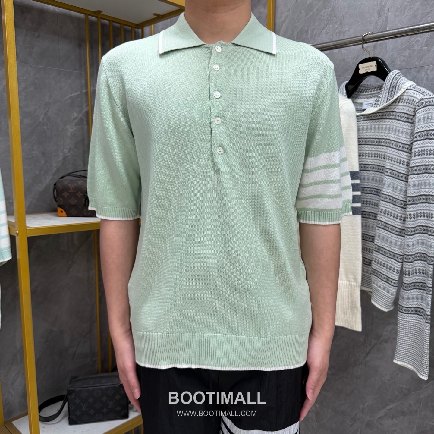 Thom Browne Four-Stripe Silk Short Sleeve Polo Shirt Mulberry Silk, Cotton Blend Gray, Navy, Blue, Mint Green Polo Shirt 4- 바 실크 반팔 폴로 셔츠 상급 실크, 코튼 혼방 그레이, 네이비, 블루, 민트 그린 폴로 셔츠 6