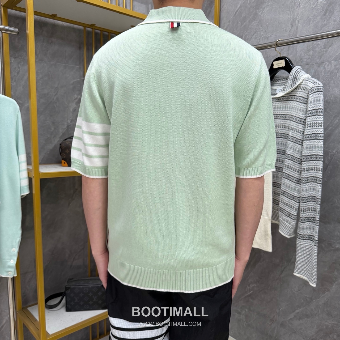 Thom Browne Four-Stripe Silk Short Sleeve Polo Shirt Mulberry Silk, Cotton Blend Gray, Navy, Blue, Mint Green Polo Shirt 4- 바 실크 반팔 폴로 셔츠 상급 실크, 코튼 혼방 그레이, 네이비, 블루, 민트 그린 폴로 셔츠 7