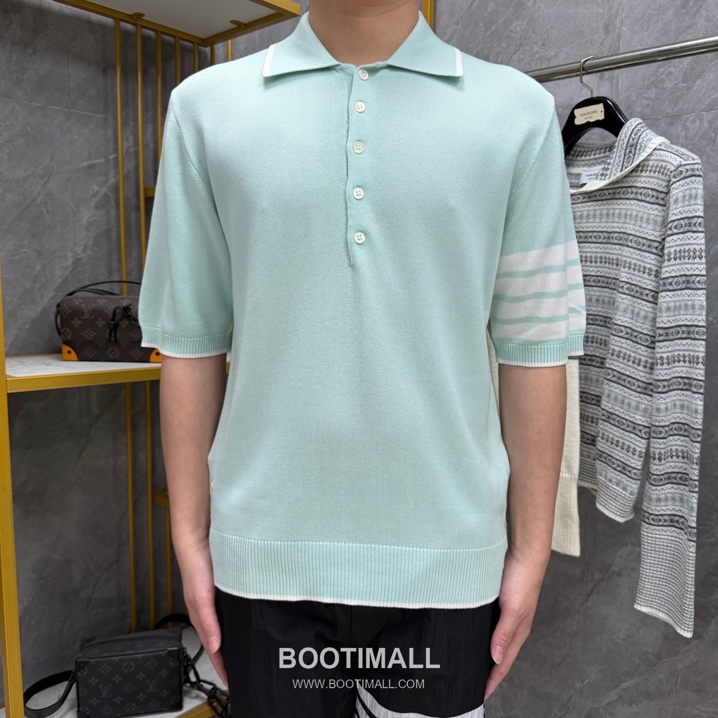 Thom Browne Four-Stripe Silk Short Sleeve Polo Shirt Mulberry Silk, Cotton Blend Gray, Navy, Blue, Mint Green Polo Shirt 4- 바 실크 반팔 폴로 셔츠 상급 실크, 코튼 혼방 그레이, 네이비, 블루, 민트 그린 폴로 셔츠 3