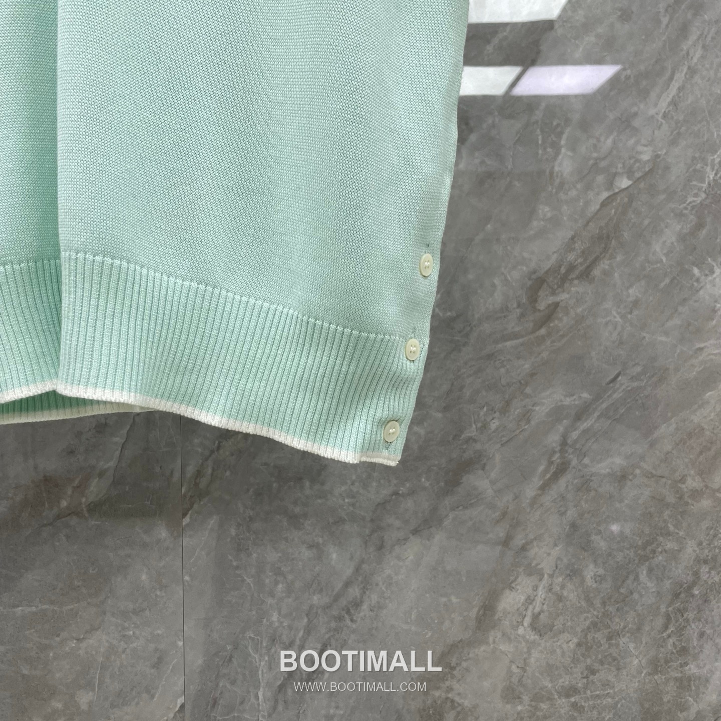 Thom Browne Four-Stripe Silk Short Sleeve Polo Shirt Mulberry Silk, Cotton Blend Gray, Navy, Blue, Mint Green Polo Shirt 4- 바 실크 반팔 폴로 셔츠 상급 실크, 코튼 혼방 그레이, 네이비, 블루, 민트 그린 폴로 셔츠 9