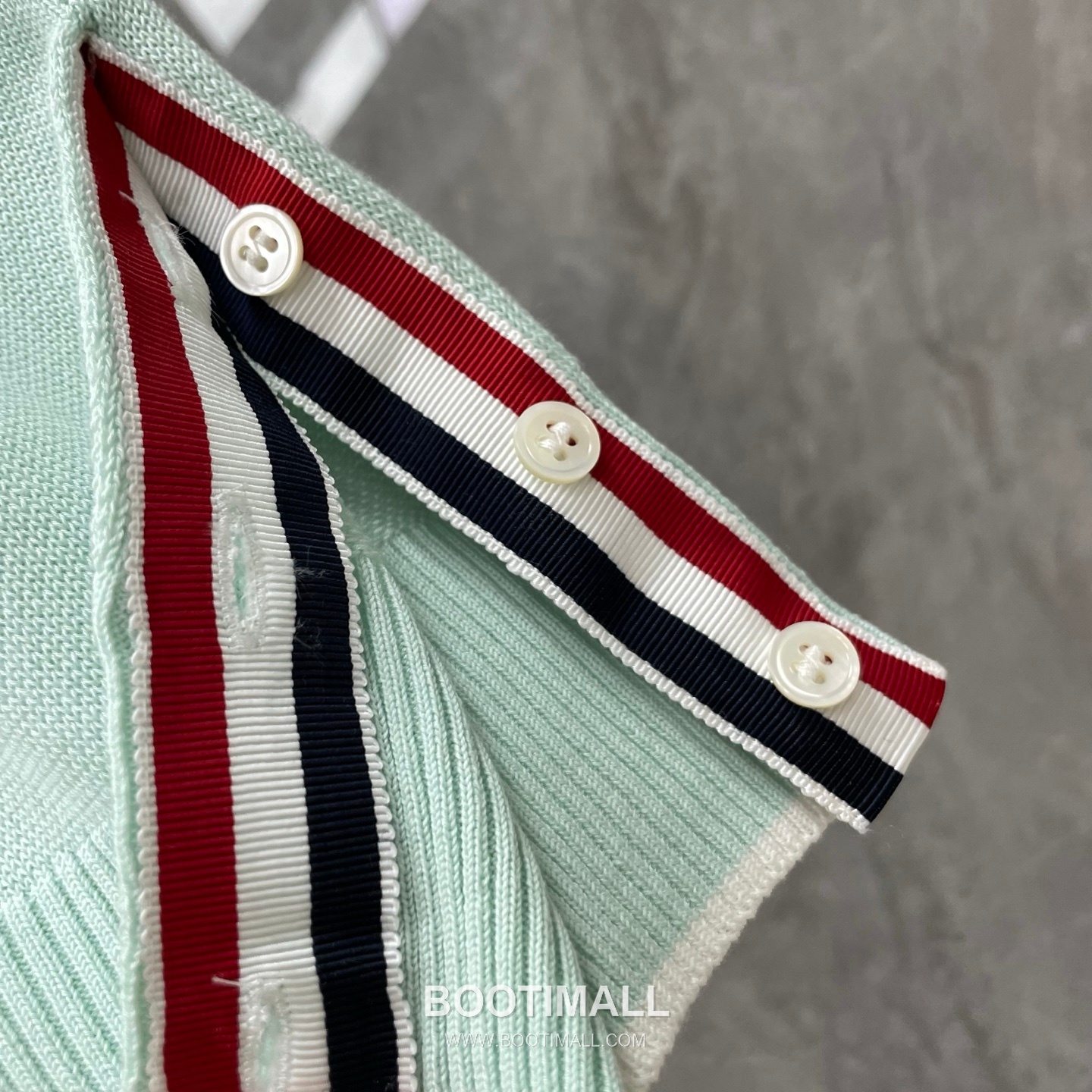 Thom Browne Four-Stripe Silk Short Sleeve Polo Shirt Mulberry Silk, Cotton Blend Gray, Navy, Blue, Mint Green Polo Shirt 4- 바 실크 반팔 폴로 셔츠 상급 실크, 코튼 혼방 그레이, 네이비, 블루, 민트 그린 폴로 셔츠 10