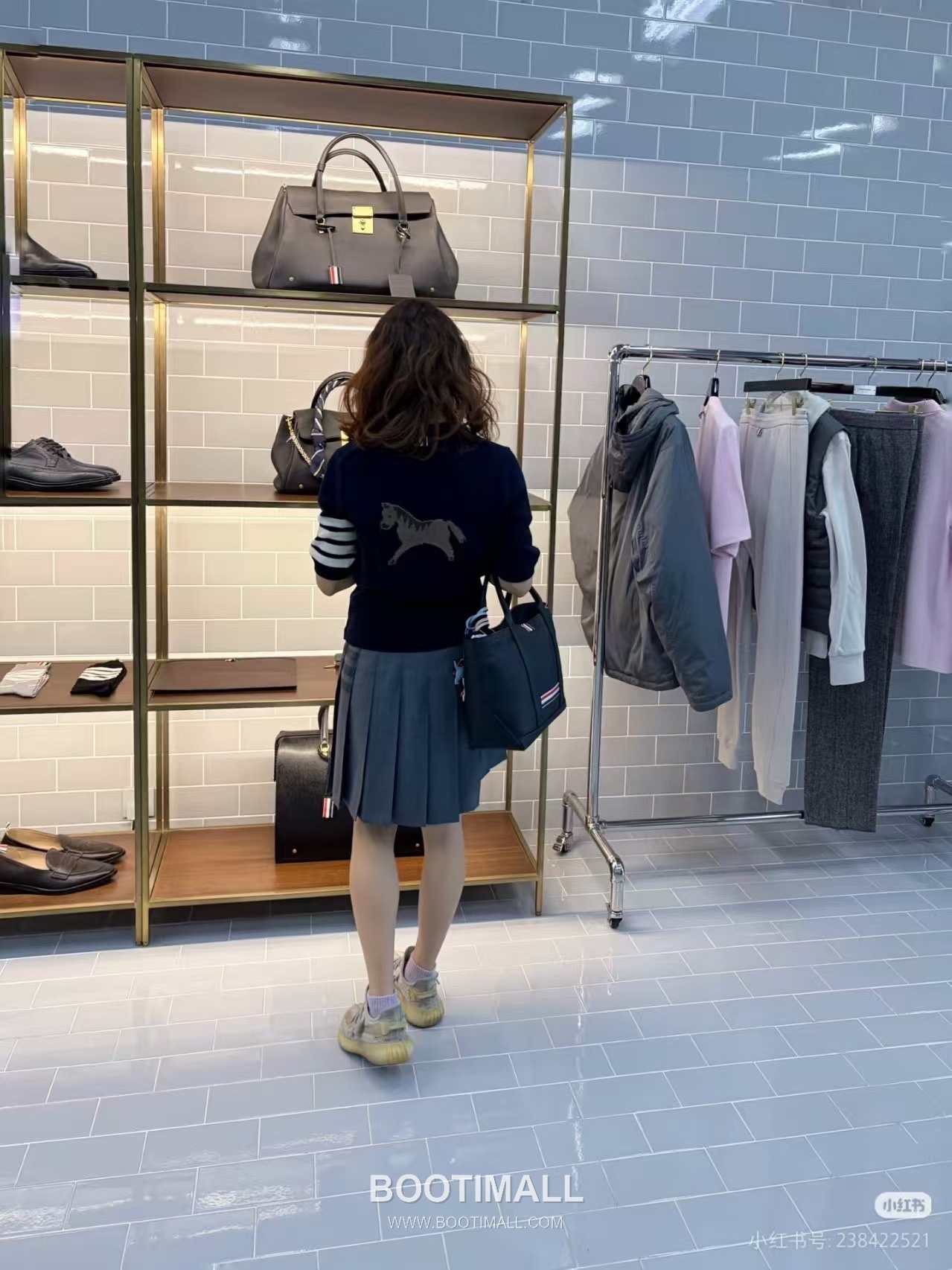 Thom Browne Horse Graphic Short Sleeve T-Shirt Cotton Navy T-Shirt 말 그래픽 반팔 티셔츠 코튼 네이비 티셔츠 0, 1, 2 4