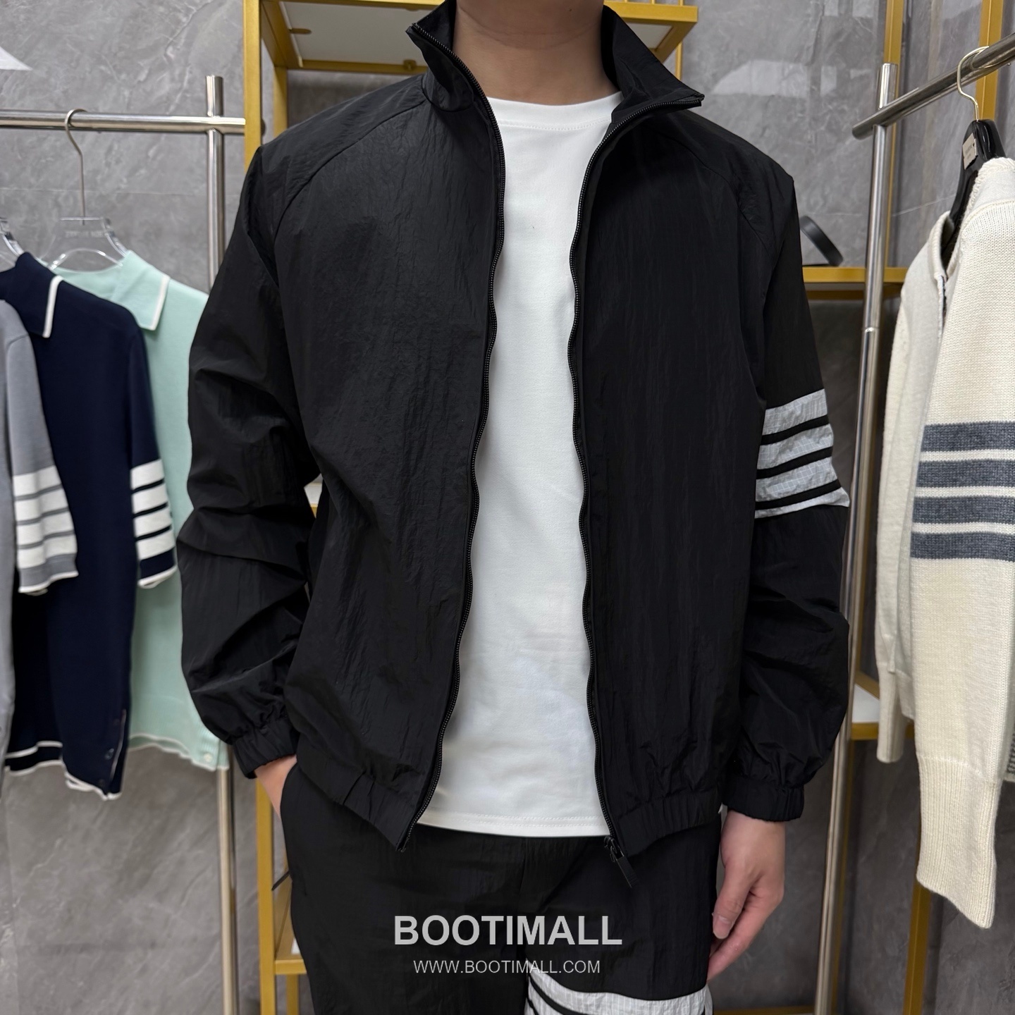 Thom Browne Four-Bar Stripe Stand Collar Windbreaker Jacket Nylon Black Jacket 포 바 스트라이프 스탠드 칼라 윈드브레이커 자켓 나일론 블랙 자켓 1, 2, 3, 4 5