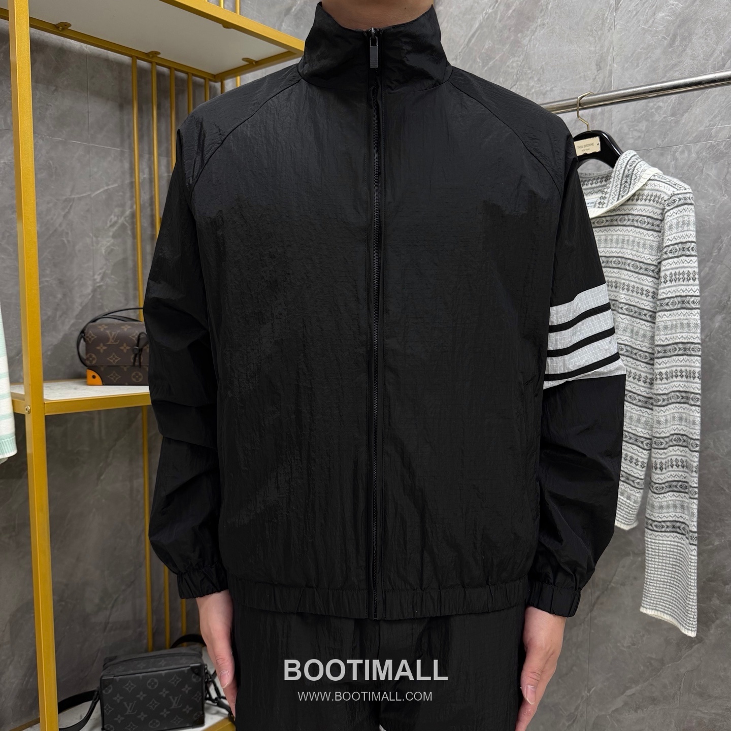 Thom Browne Four-Bar Stripe Stand Collar Windbreaker Jacket Nylon Black Jacket 포 바 스트라이프 스탠드 칼라 윈드브레이커 자켓 나일론 블랙 자켓 1, 2, 3, 4 6