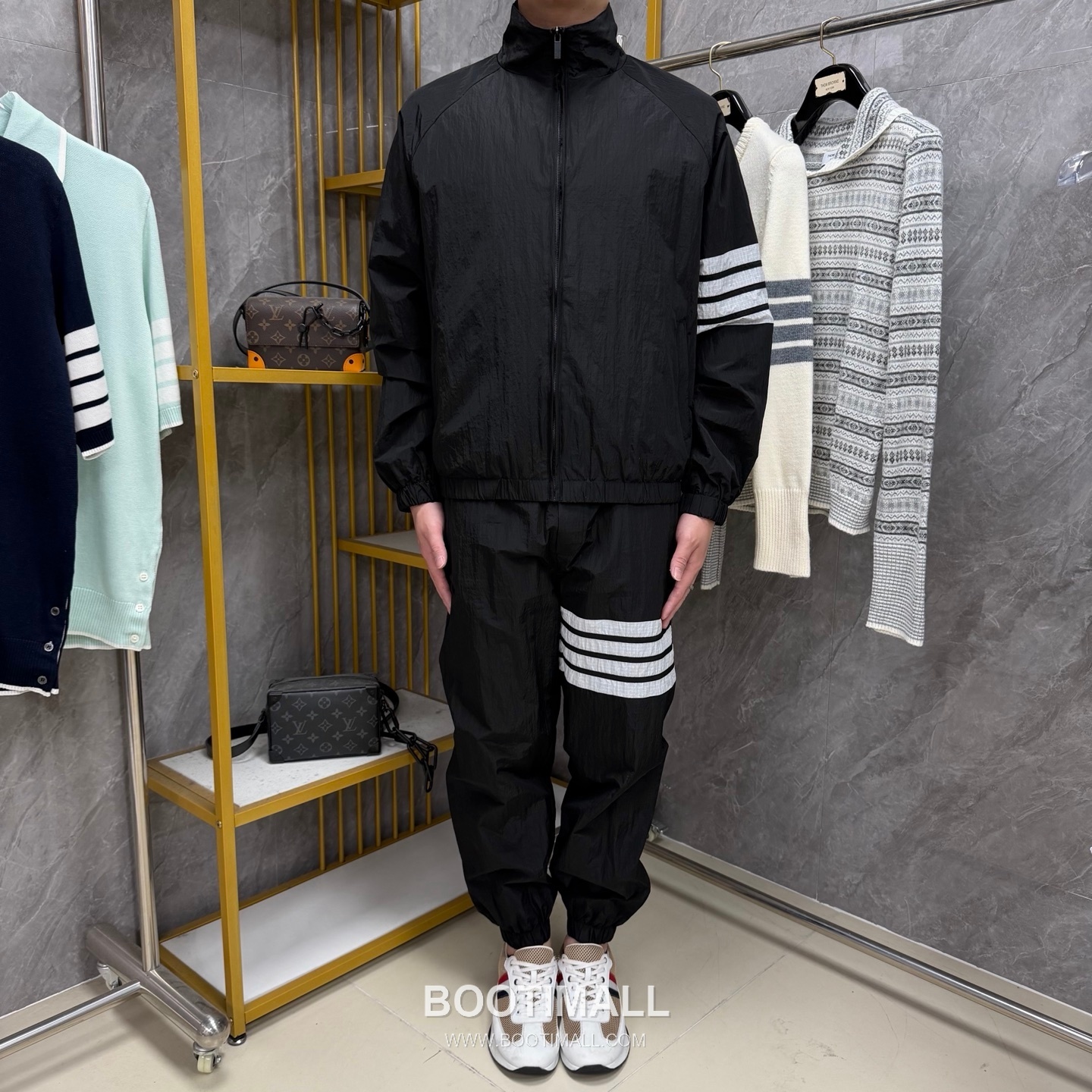 Thom Browne Four-Bar Stripe Stand Collar Windbreaker Jacket Nylon Black Jacket 포 바 스트라이프 스탠드 칼라 윈드브레이커 자켓 나일론 블랙 자켓 1, 2, 3, 4 8