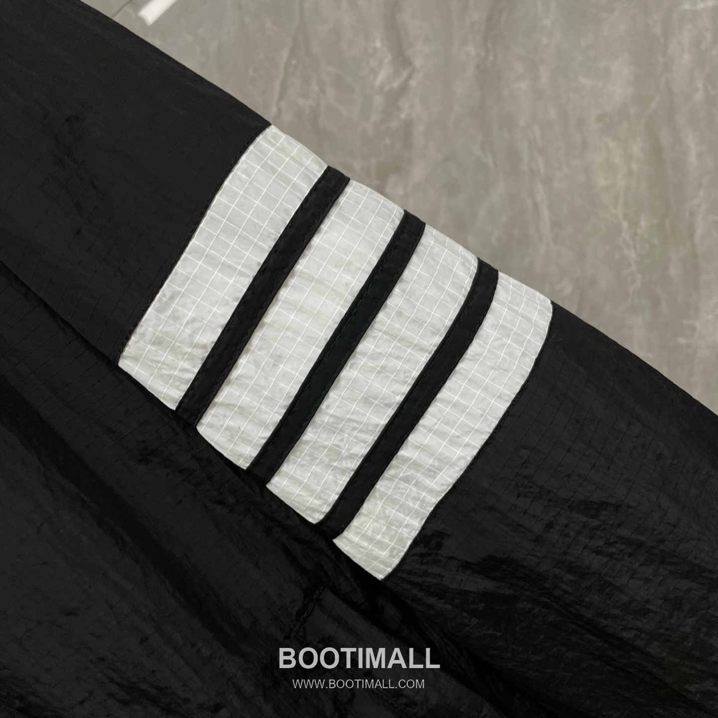 Thom Browne Four-Bar Stripe Stand Collar Windbreaker Jacket Nylon Black Jacket 포 바 스트라이프 스탠드 칼라 윈드브레이커 자켓 나일론 블랙 자켓 1, 2, 3, 4 13