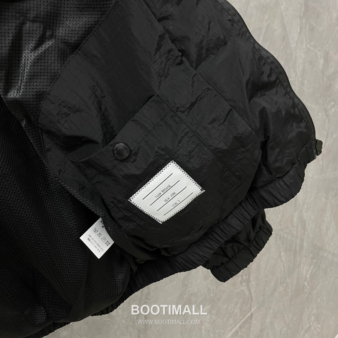 Thom Browne Four-Bar Stripe Stand Collar Windbreaker Jacket Nylon Black Jacket 포 바 스트라이프 스탠드 칼라 윈드브레이커 자켓 나일론 블랙 자켓 1, 2, 3, 4 15