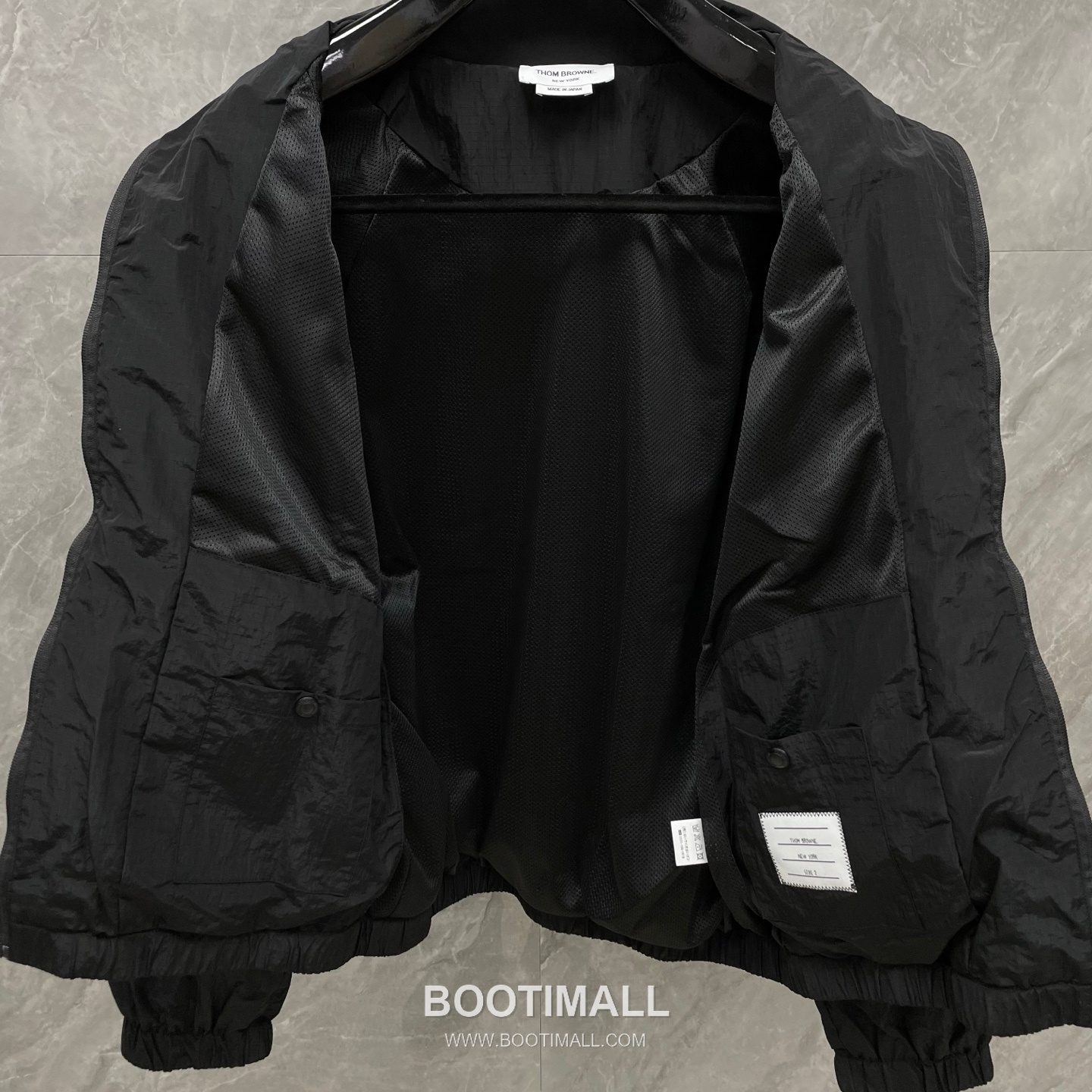 Thom Browne Four-Bar Stripe Stand Collar Windbreaker Jacket Nylon Black Jacket 포 바 스트라이프 스탠드 칼라 윈드브레이커 자켓 나일론 블랙 자켓 1, 2, 3, 4 16