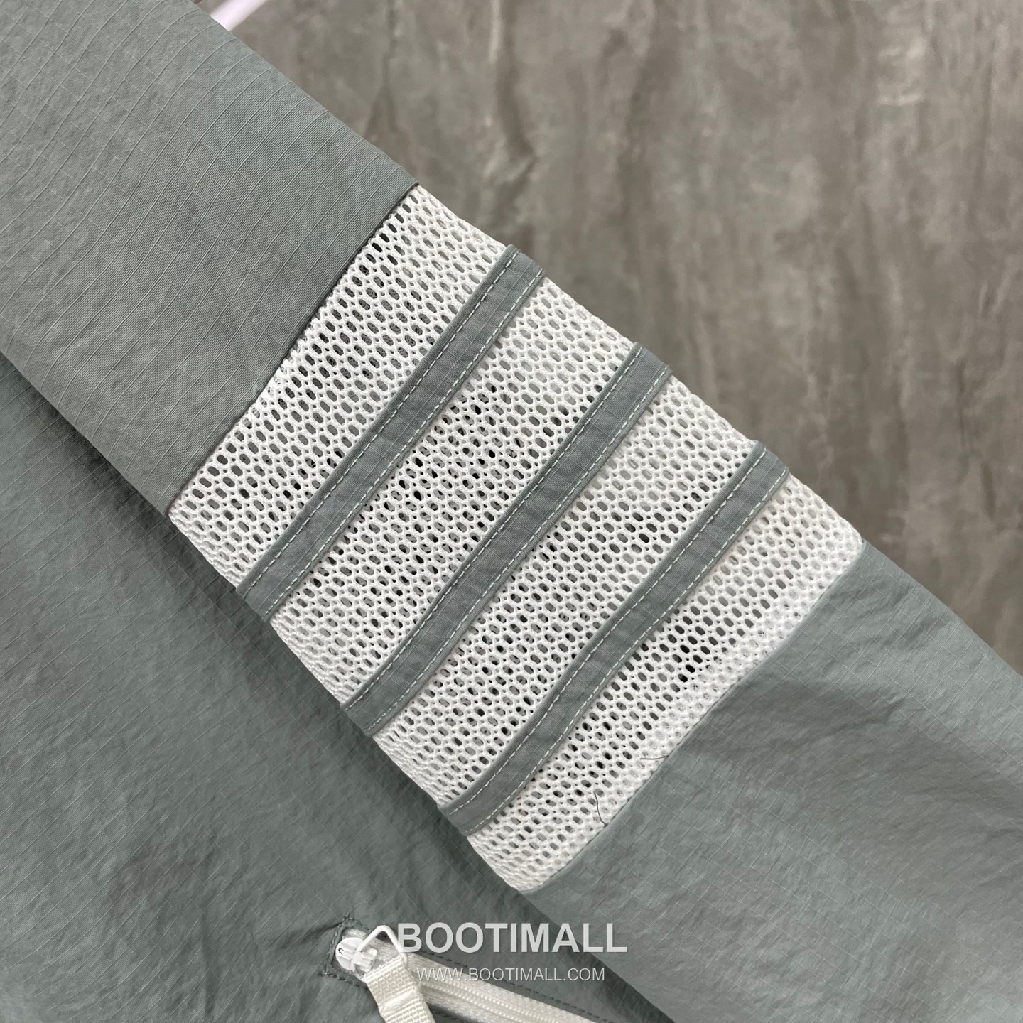 Thom Browne Four-Stripe Mesh Zip Hooded Jacket Nylon, Cotton Gray, Navy, White Jacket 4 줄 스트라이프 메쉬 지퍼 후드 자켓 나일론, 코튼 그레이, 네이비, 화이트 자켓 13