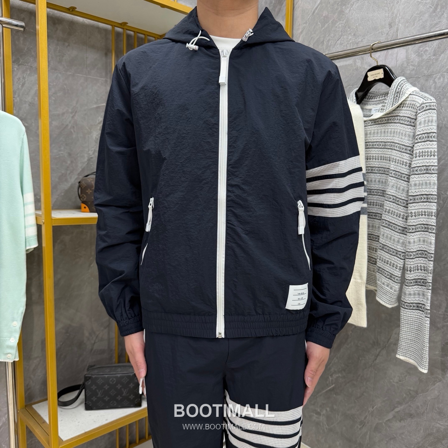 Thom Browne Four-Stripe Mesh Zip Hooded Jacket Nylon, Cotton Gray, Navy, White Jacket 4 줄 스트라이프 메쉬 지퍼 후드 자켓 나일론, 코튼 그레이, 네이비, 화이트 자켓 6