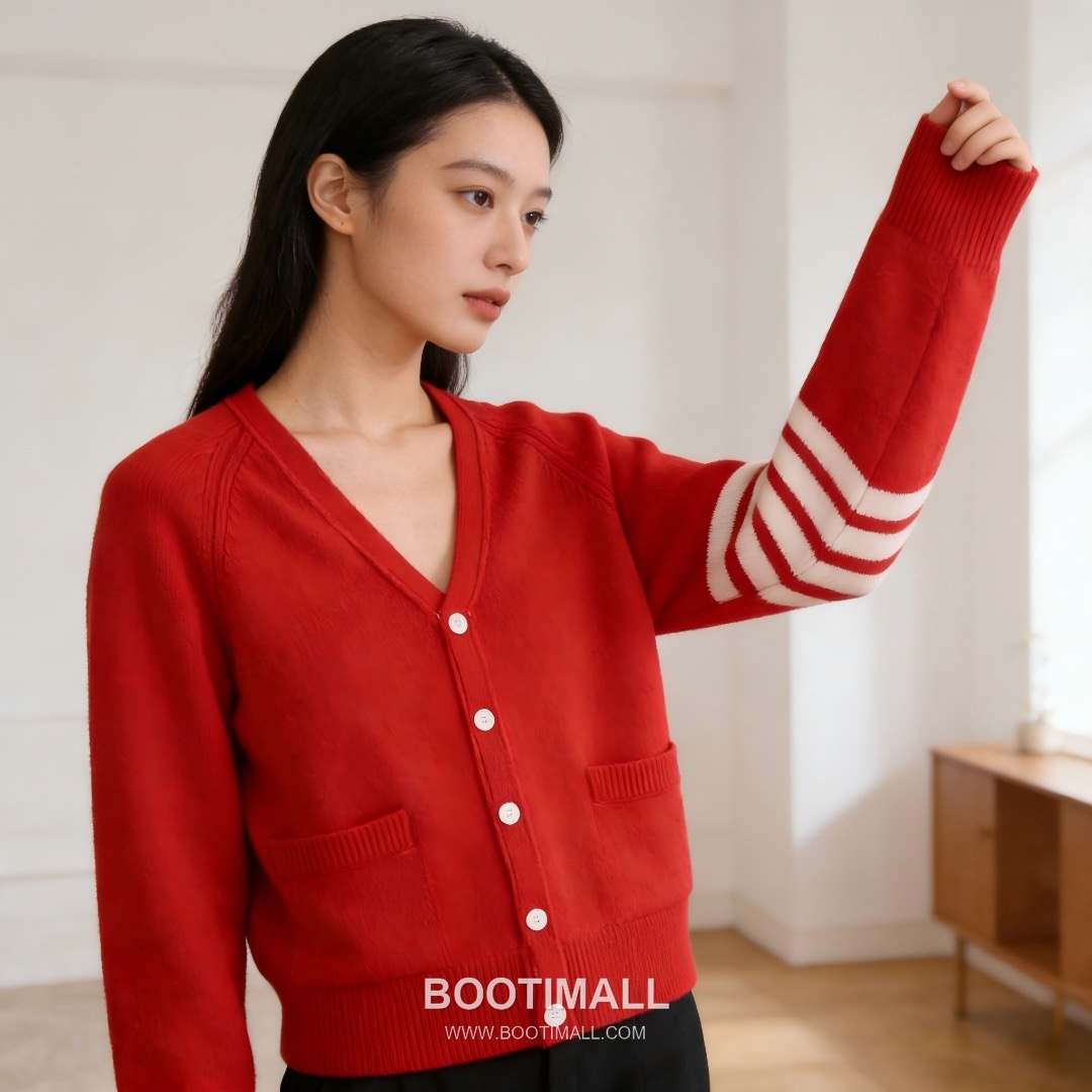 Thom Browne Short V-Neck Wool Cardigan Wool Red Cardigan 쇼트 V넥 울 카디건 울 레드 카디건 2