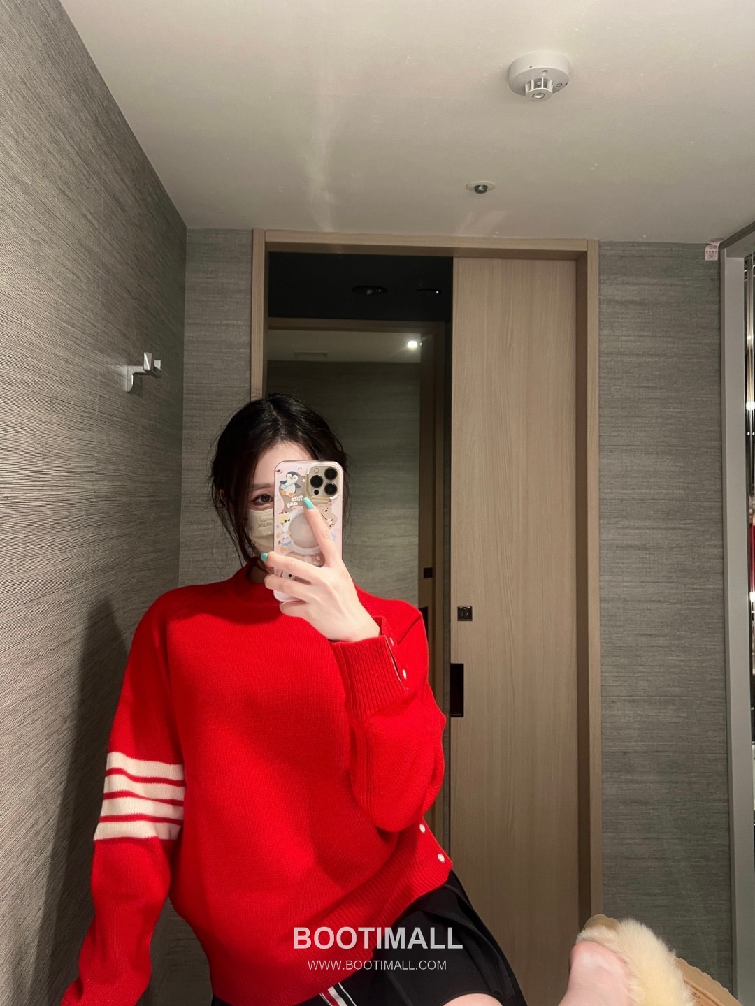 Thom Browne Crew Neck Short Wool Sweater with 4-Bar Stripe Wool Red Sweater 크루넥 숏 울 스웨터 4-바 스트라이프 울 레드 스웨터 2