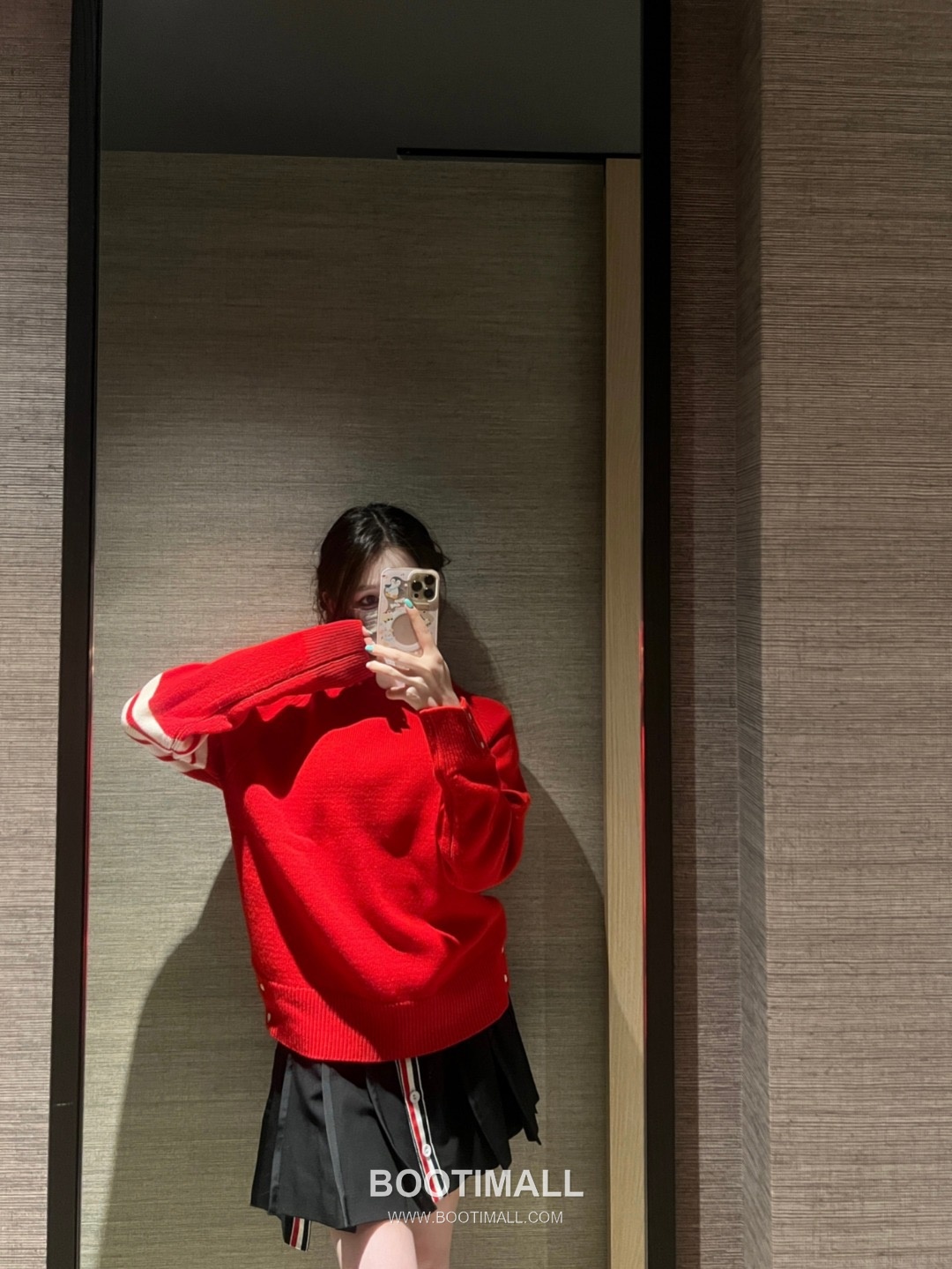 Thom Browne Crew Neck Short Wool Sweater with 4-Bar Stripe Wool Red Sweater 크루넥 숏 울 스웨터 4-바 스트라이프 울 레드 스웨터 3