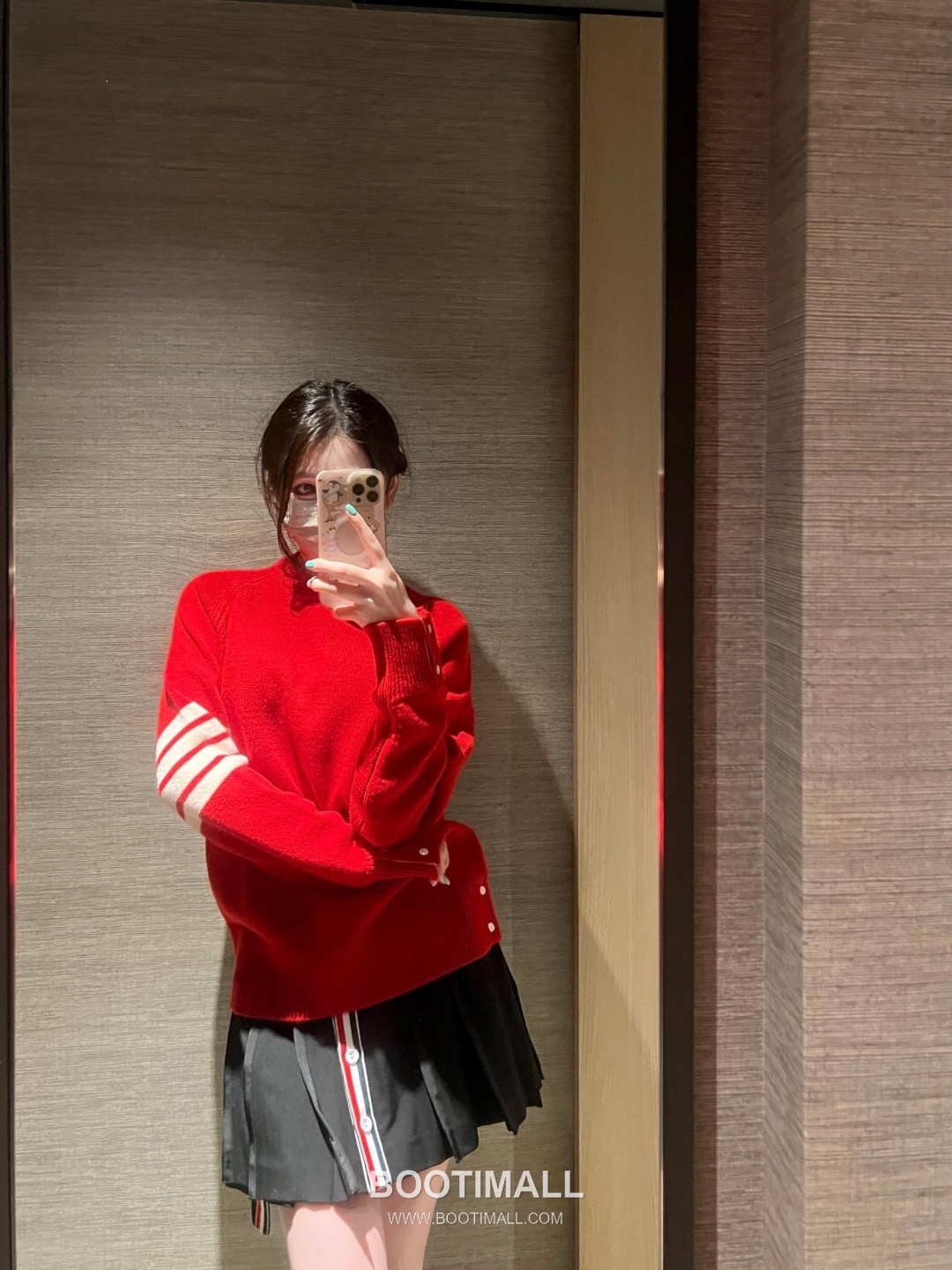 Thom Browne Crew Neck Short Wool Sweater with 4-Bar Stripe Wool Red Sweater 크루넥 숏 울 스웨터 4-바 스트라이프 울 레드 스웨터 5