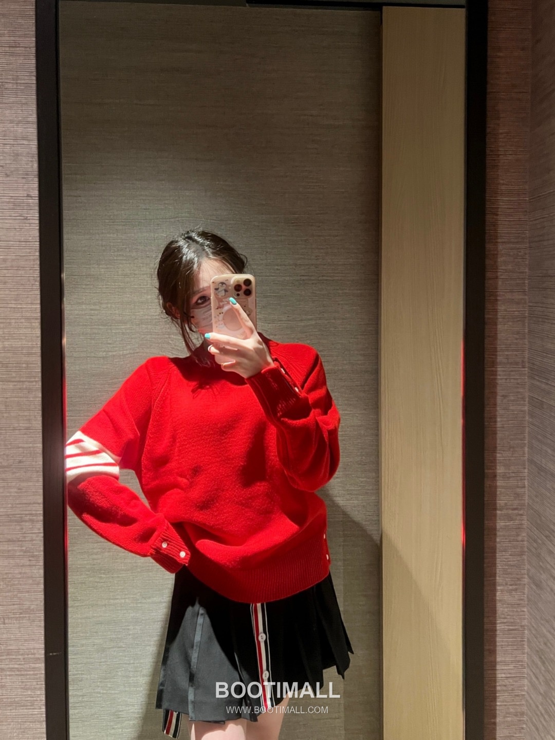 Thom Browne Crew Neck Short Wool Sweater with 4-Bar Stripe Wool Red Sweater 크루넥 숏 울 스웨터 4-바 스트라이프 울 레드 스웨터 6