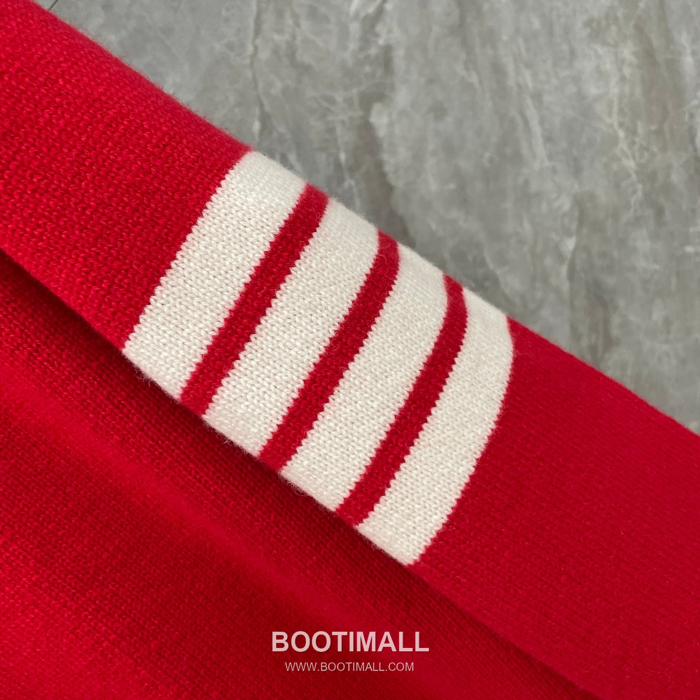 Thom Browne Crew Neck Short Wool Sweater with 4-Bar Stripe Wool Red Sweater 크루넥 숏 울 스웨터 4-바 스트라이프 울 레드 스웨터 10