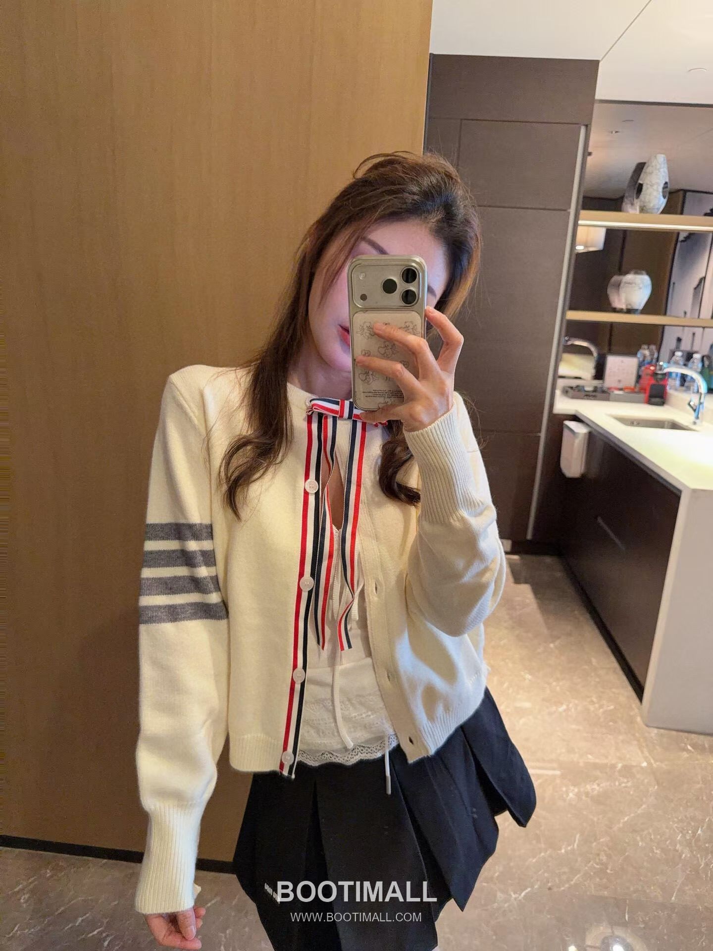 Thom Browne Back Dog Embroidered Short Cardigan Fine Wool Blend Red Cardigan 백 도그 자수 숏 카디건 파인 울 블렌드 레드 카디건 0, 1, 2 6